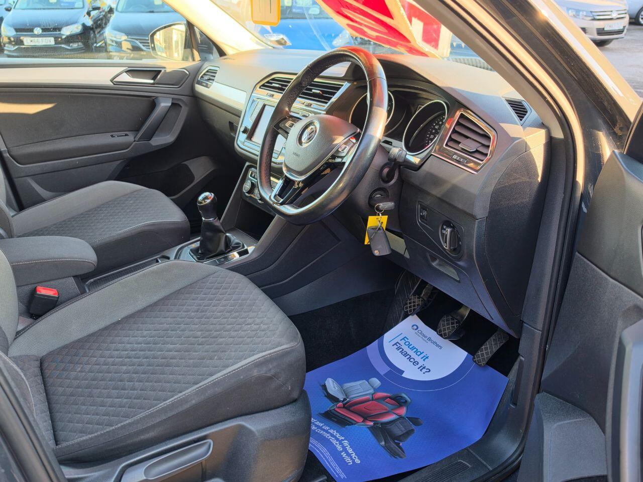 Volkswagen Tiguan - Image 12
