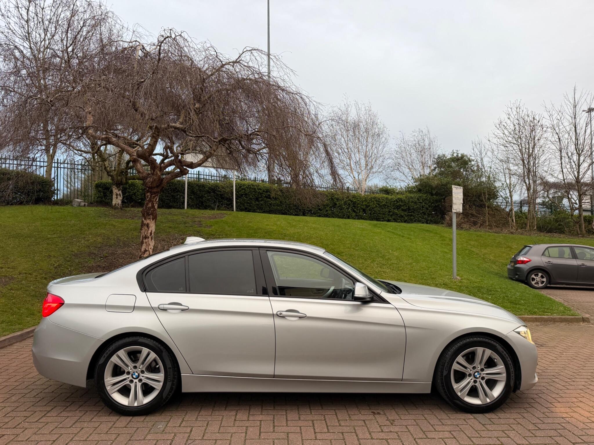 BMW 3 Series - Image 11