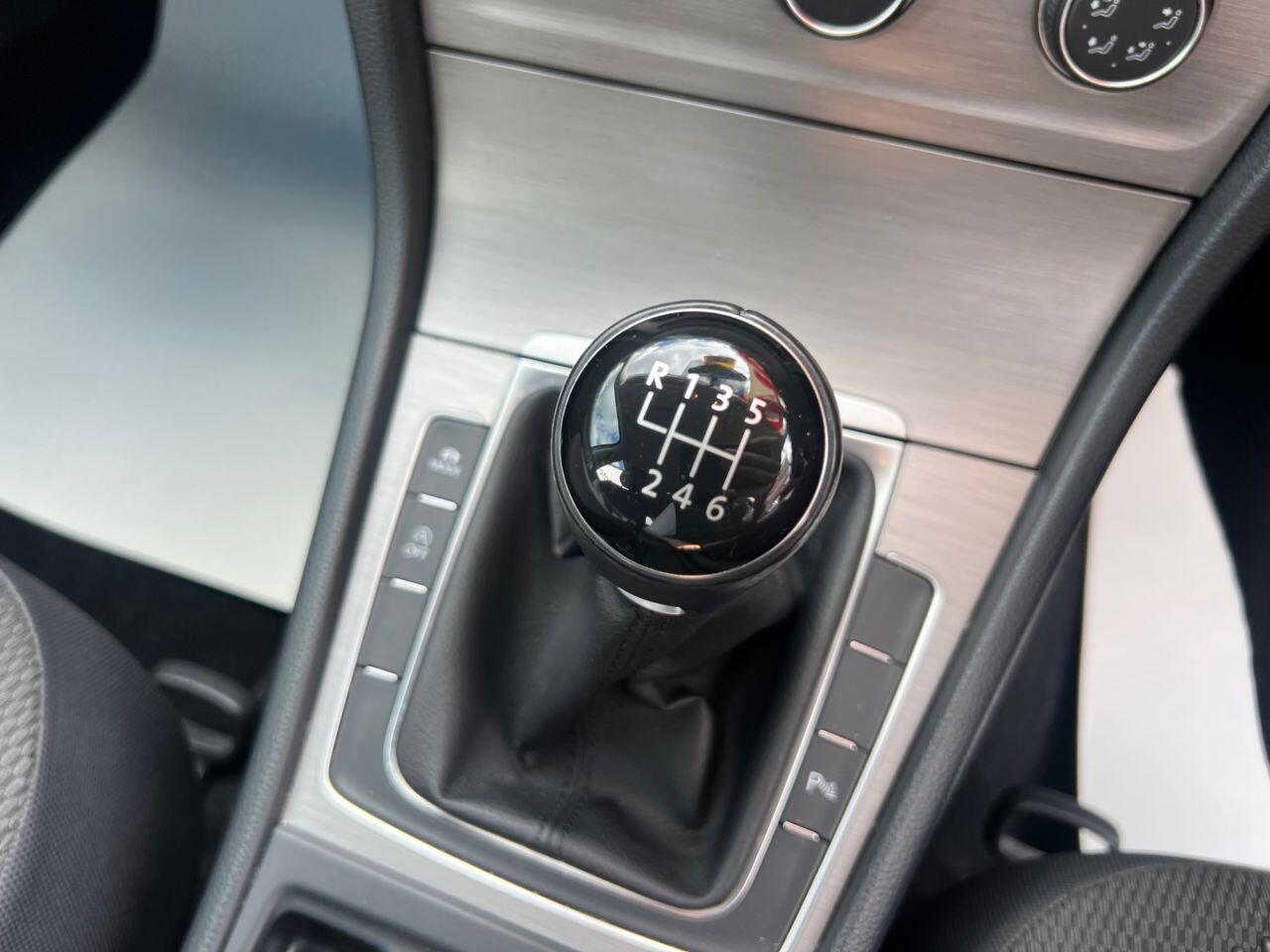 Volkswagen Golf - Image 28