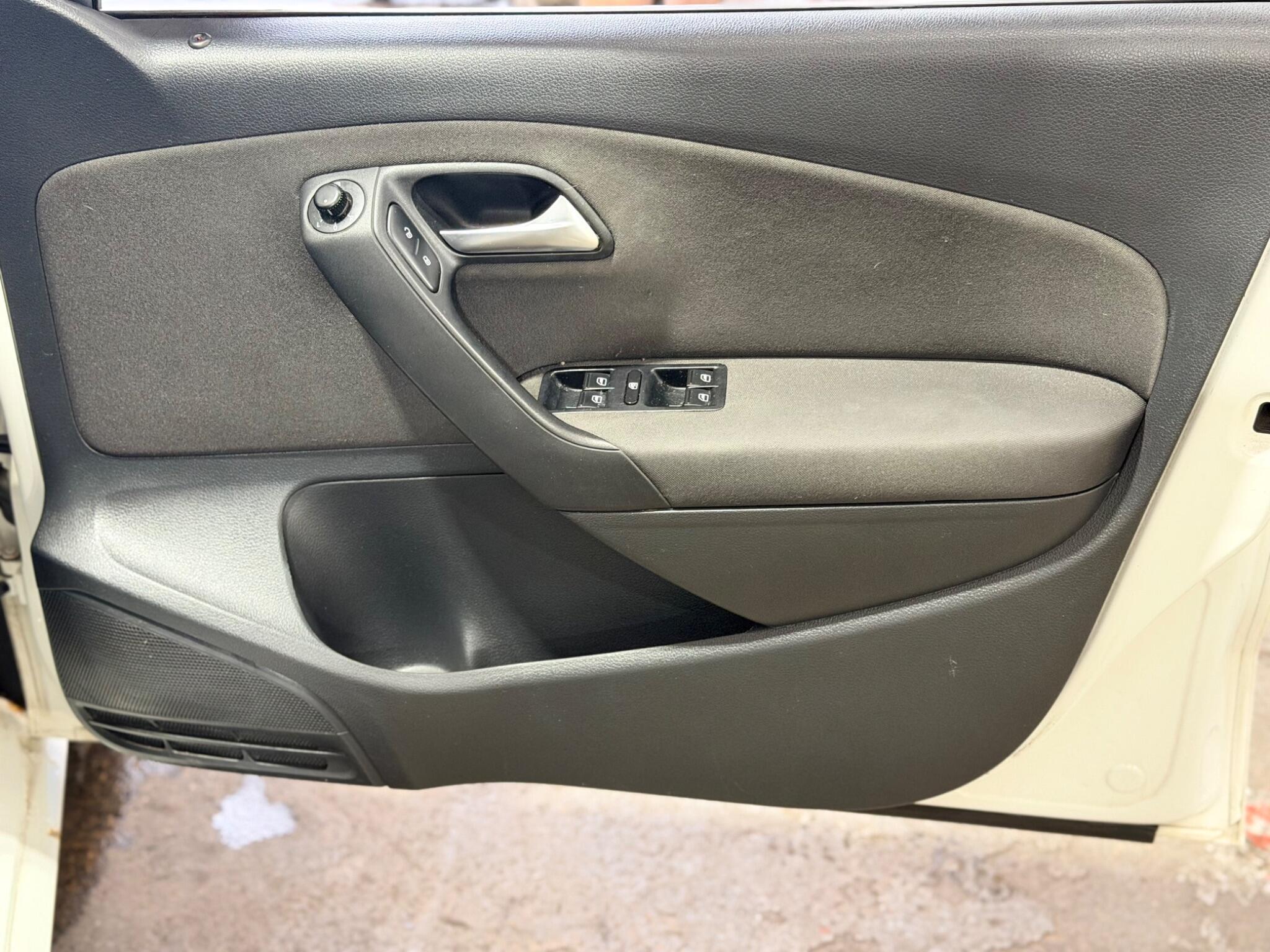 Volkswagen Polo - Image 21