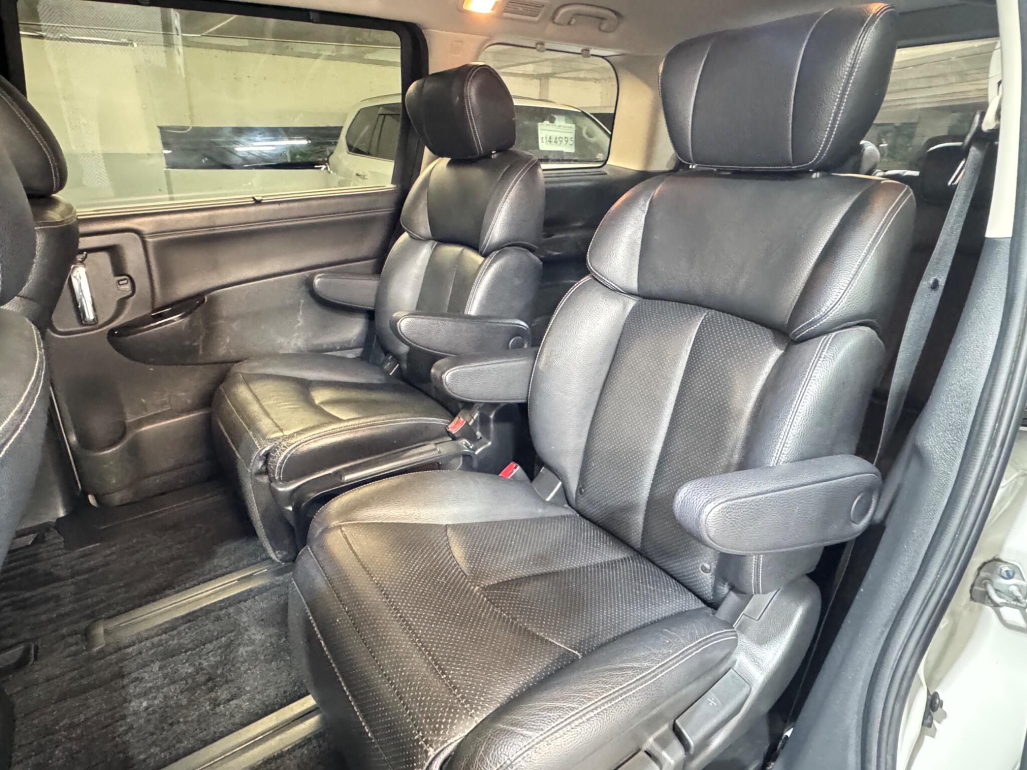 Nissan Elgrand - Image 12