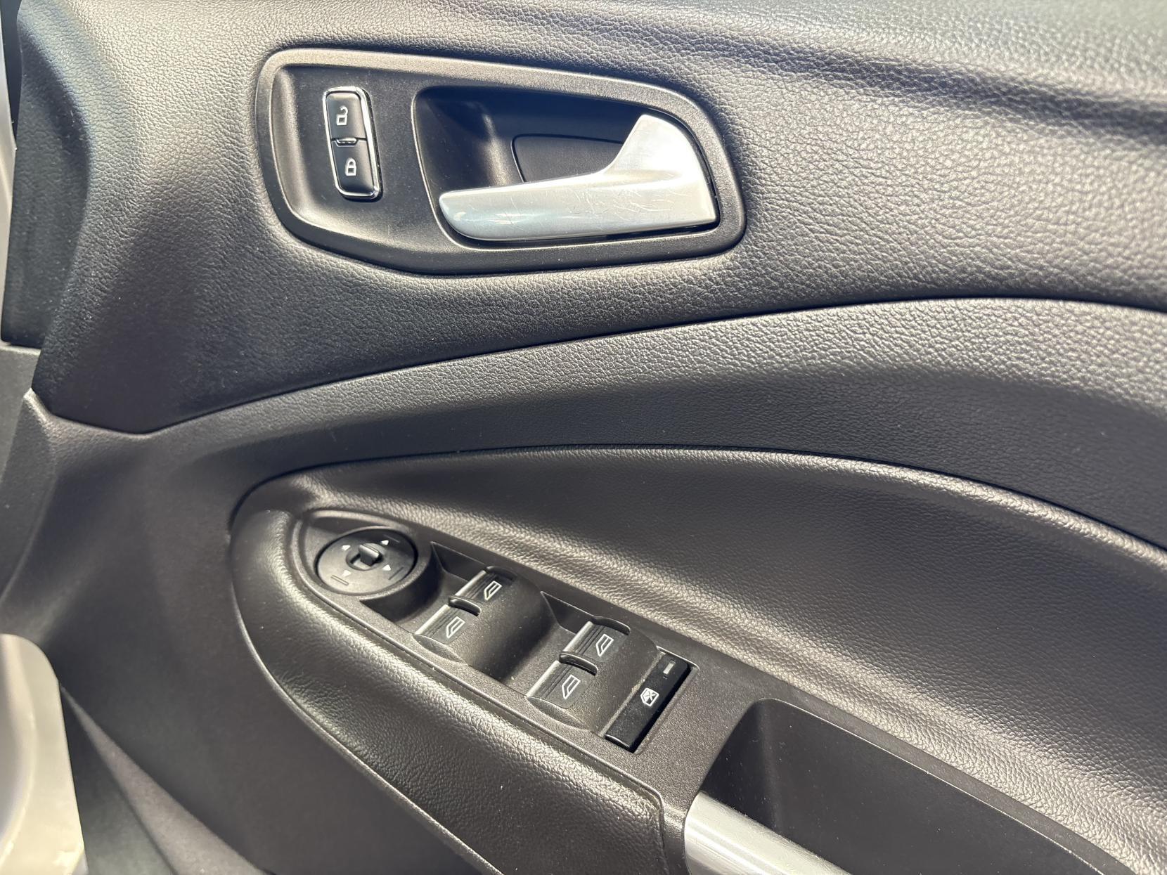 Ford Kuga - Image 15