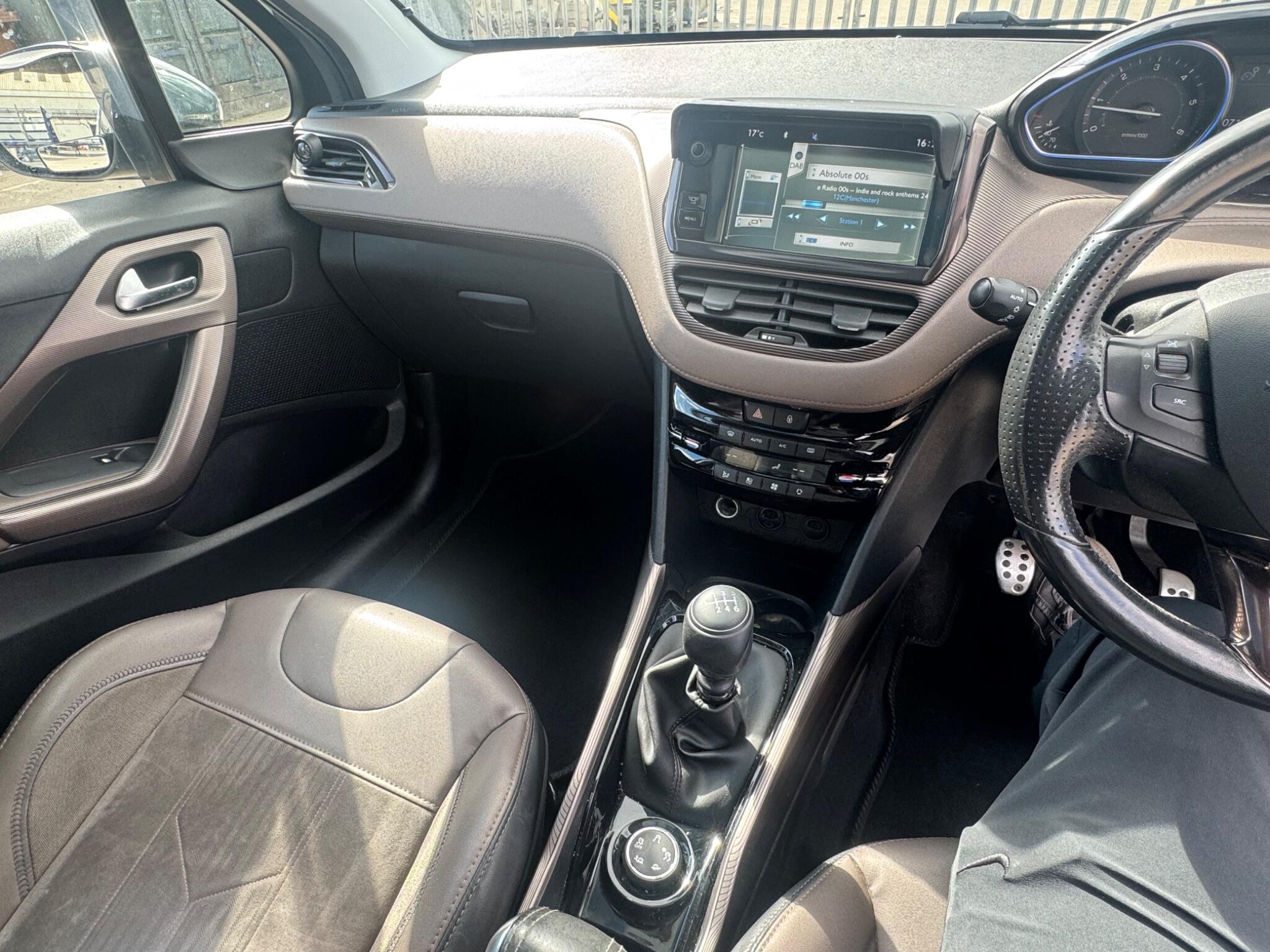 Peugeot 2008 - Image 6