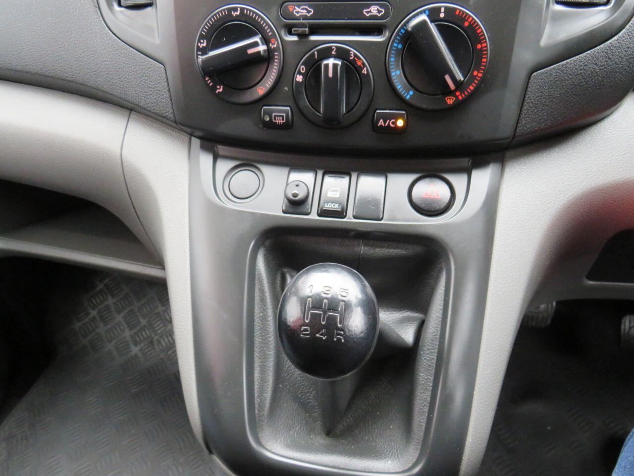 Nissan NV200 - Image 18