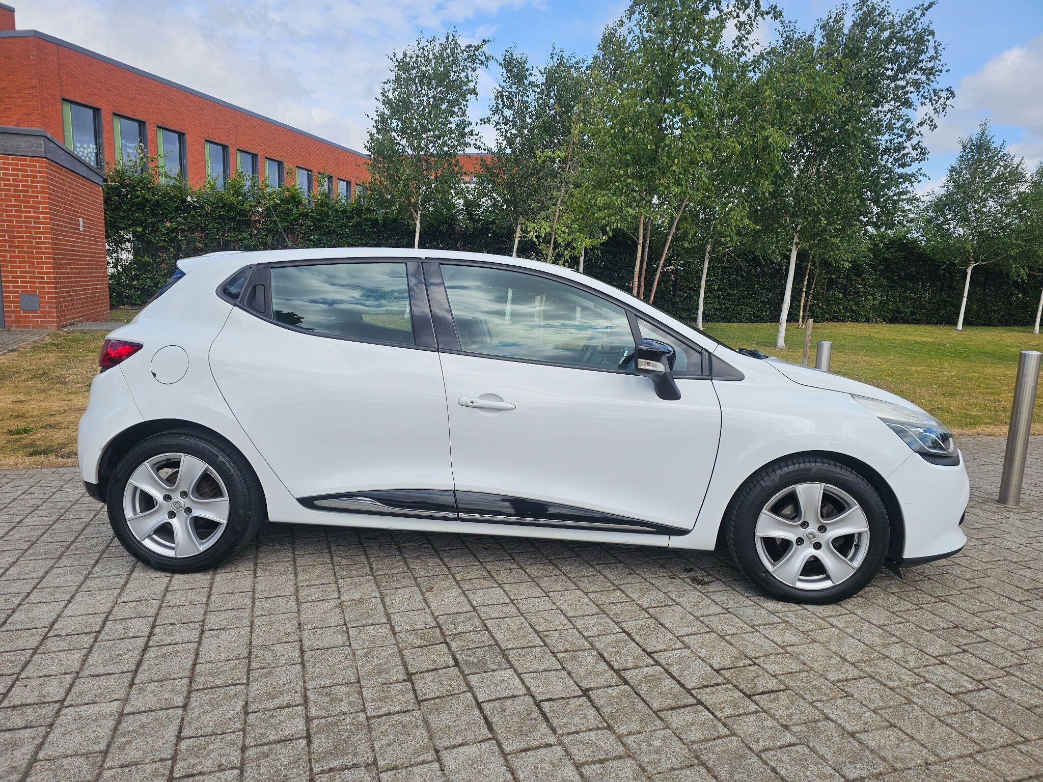 Renault Clio - Image 8
