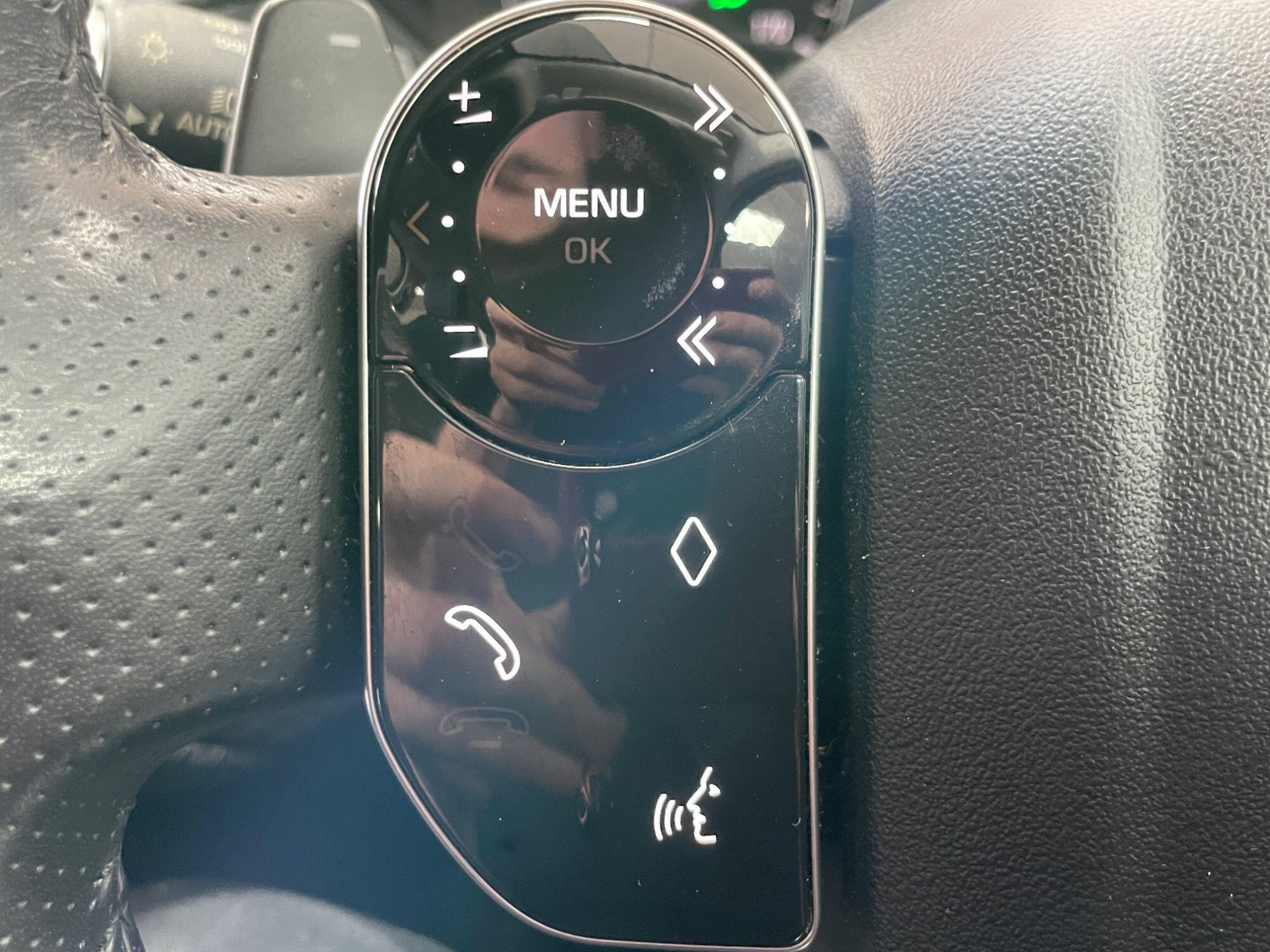 Land Rover Range Rover Velar - Image 34