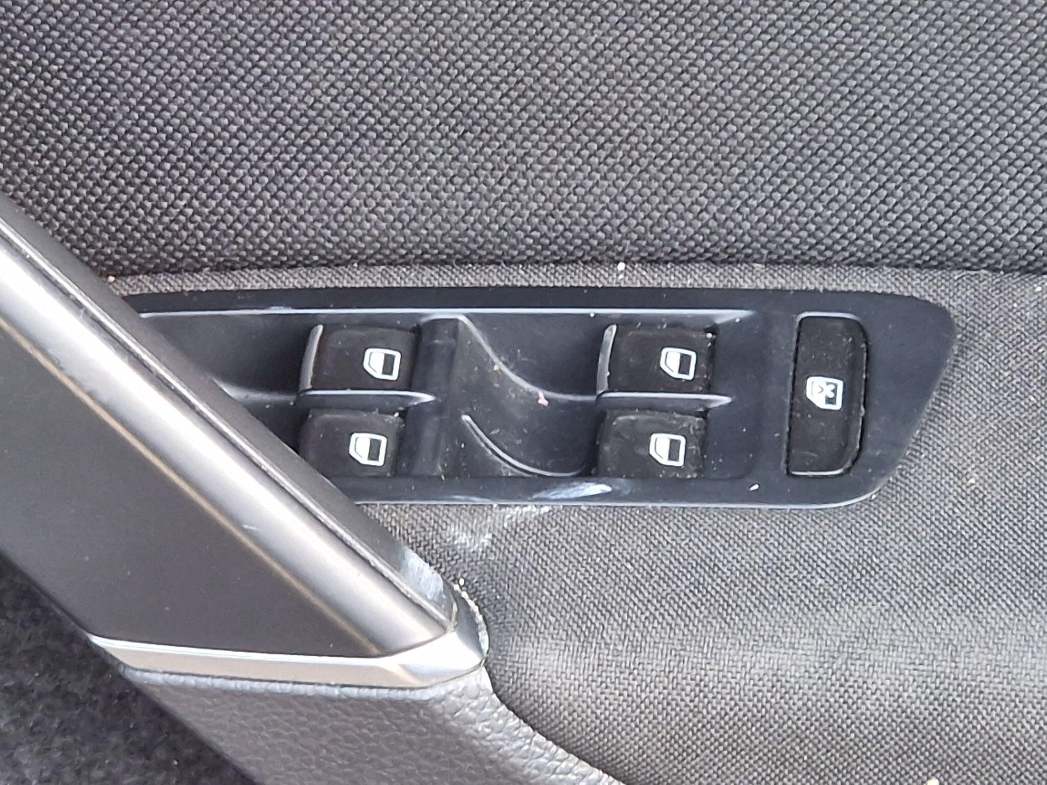 Volkswagen Golf - Image 29