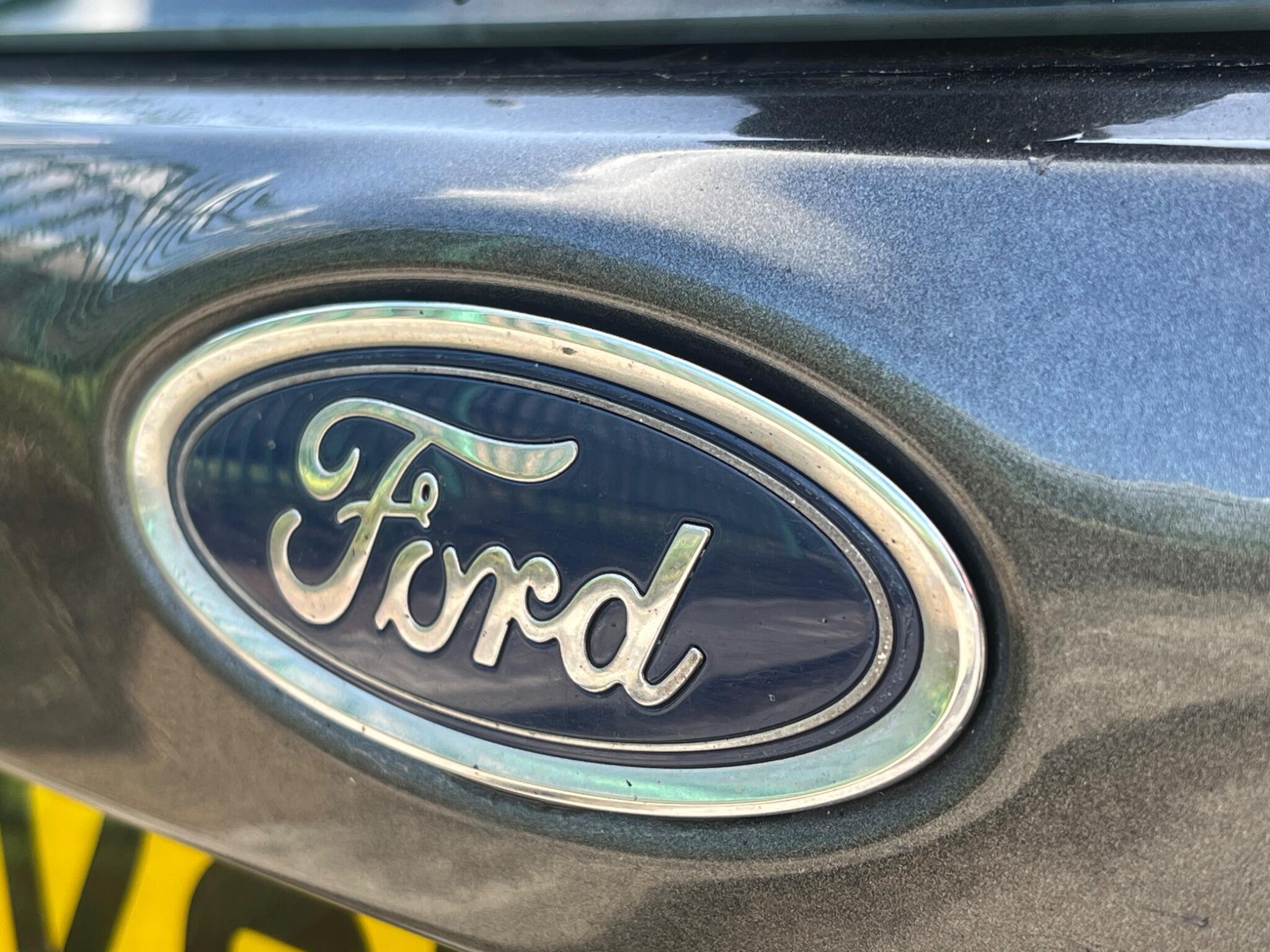 Ford Focus - Image 13