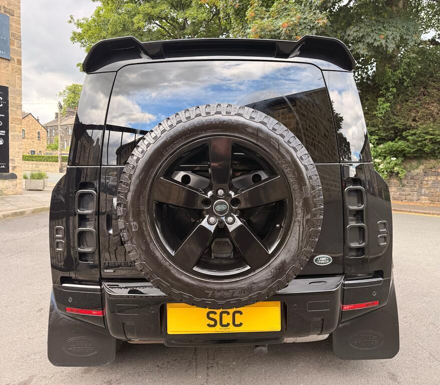 Land Rover Defender 110 - Image 11