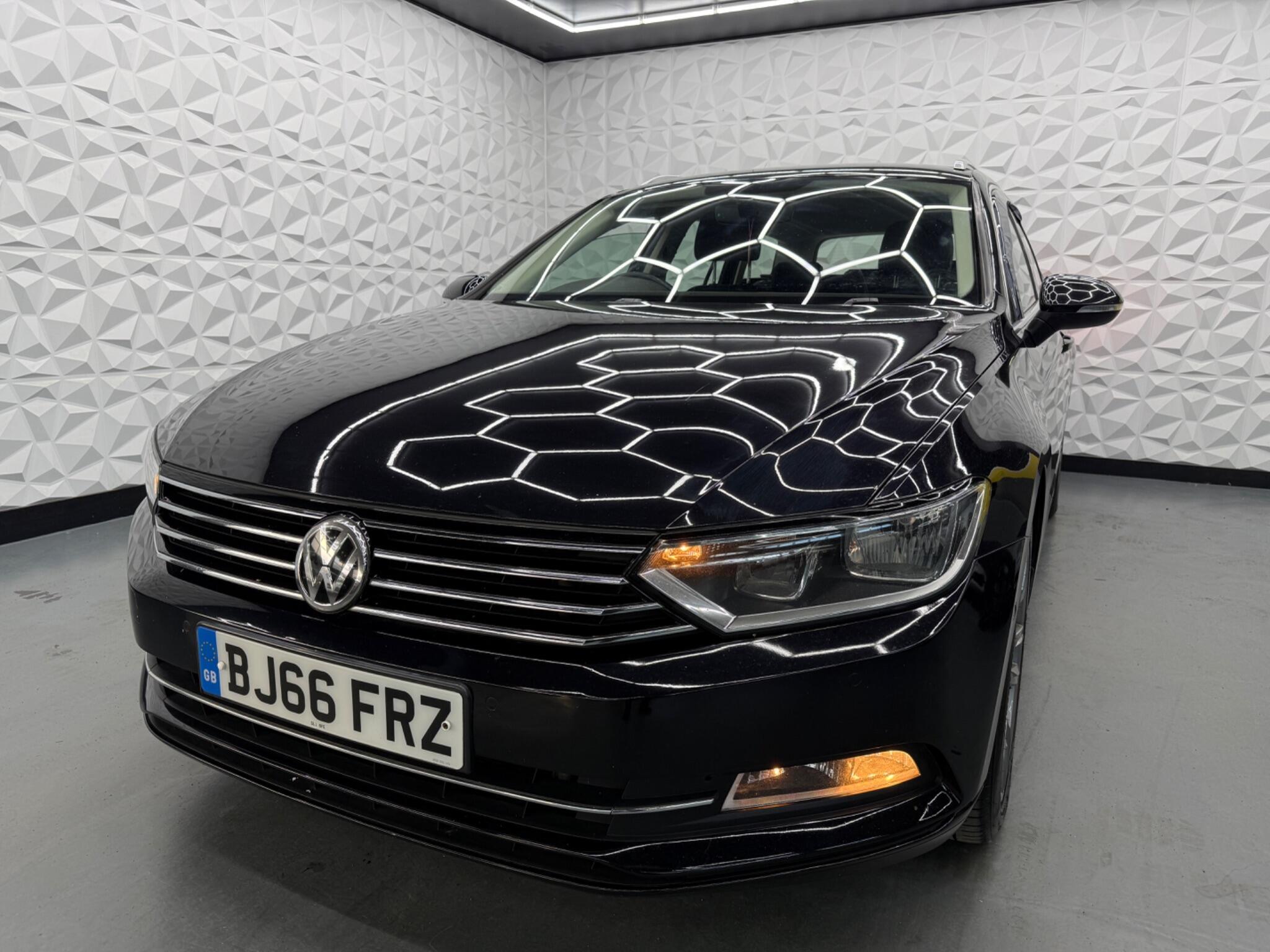 Volkswagen Passat - Image 11