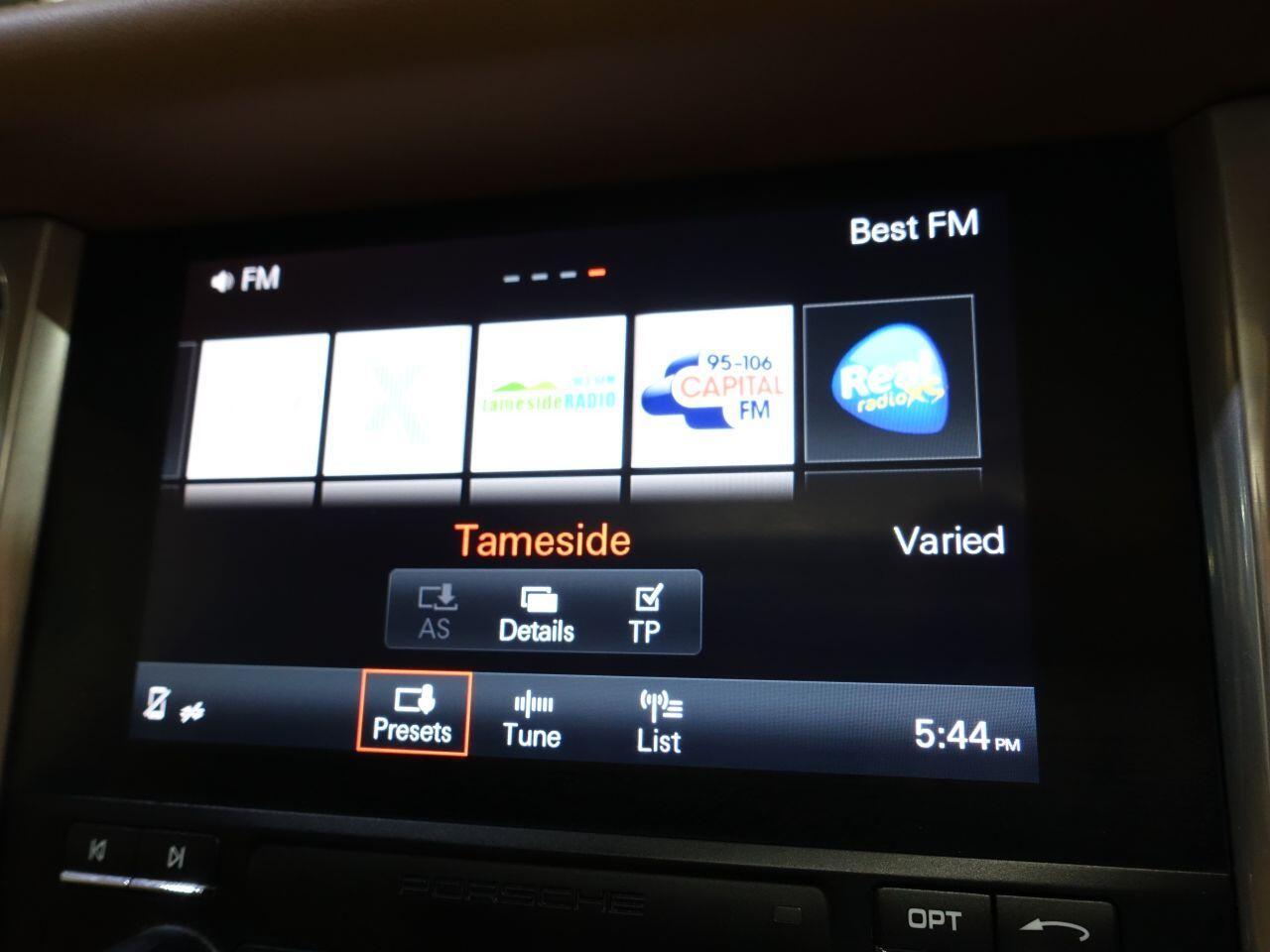 Porsche Macan - Image 36