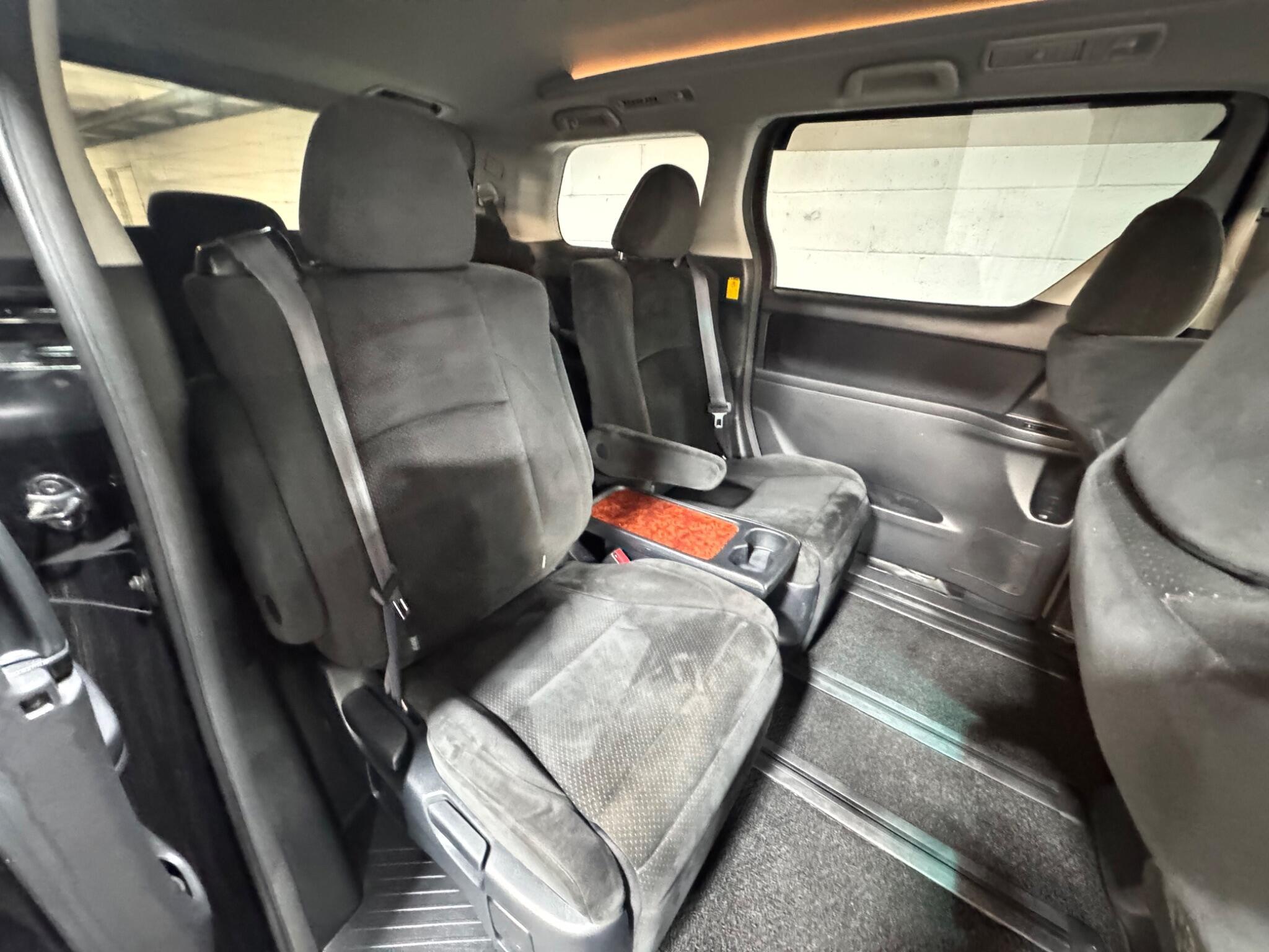 Toyota Vellfire - Image 13