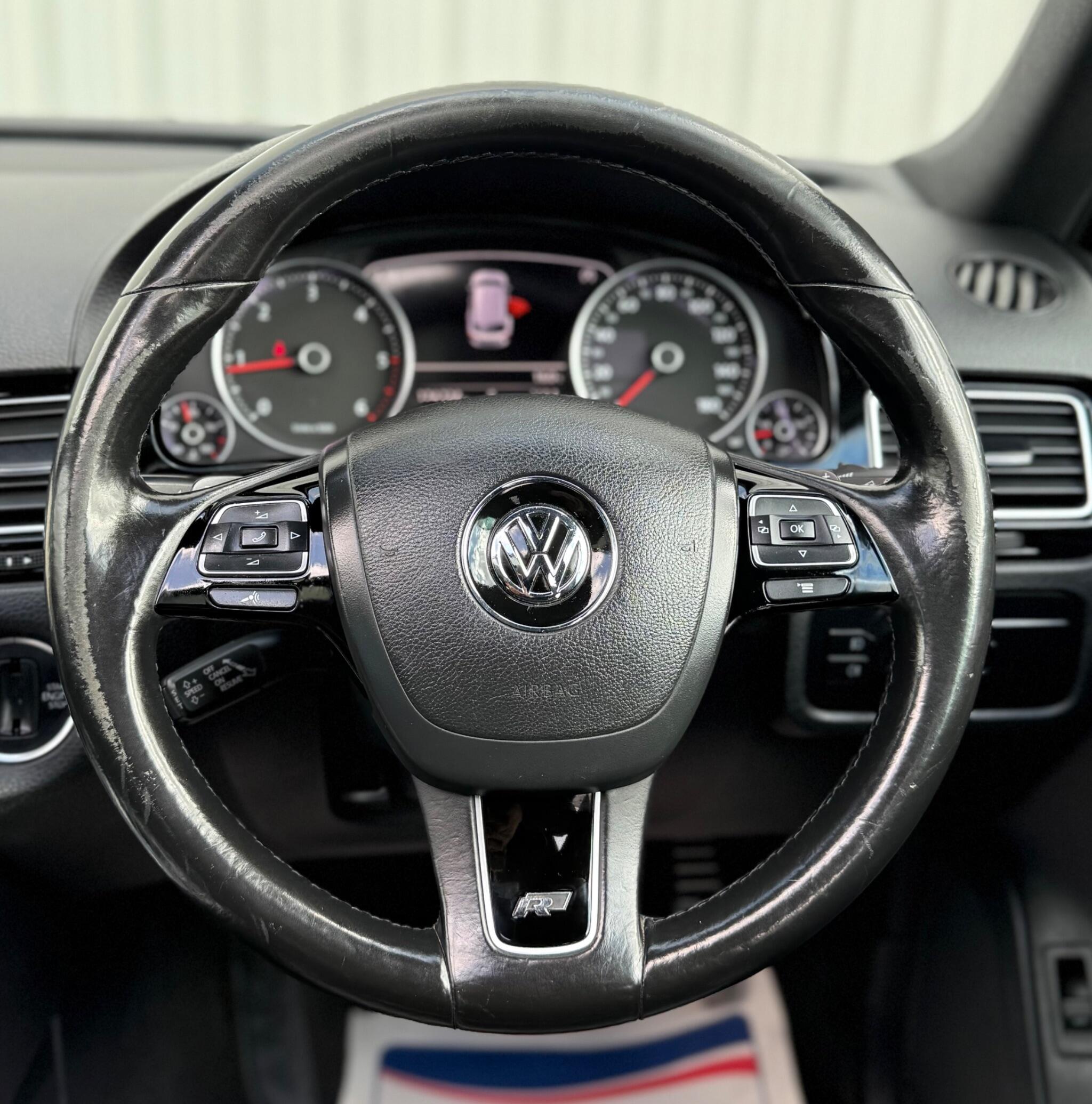 Volkswagen Touareg - Image 36