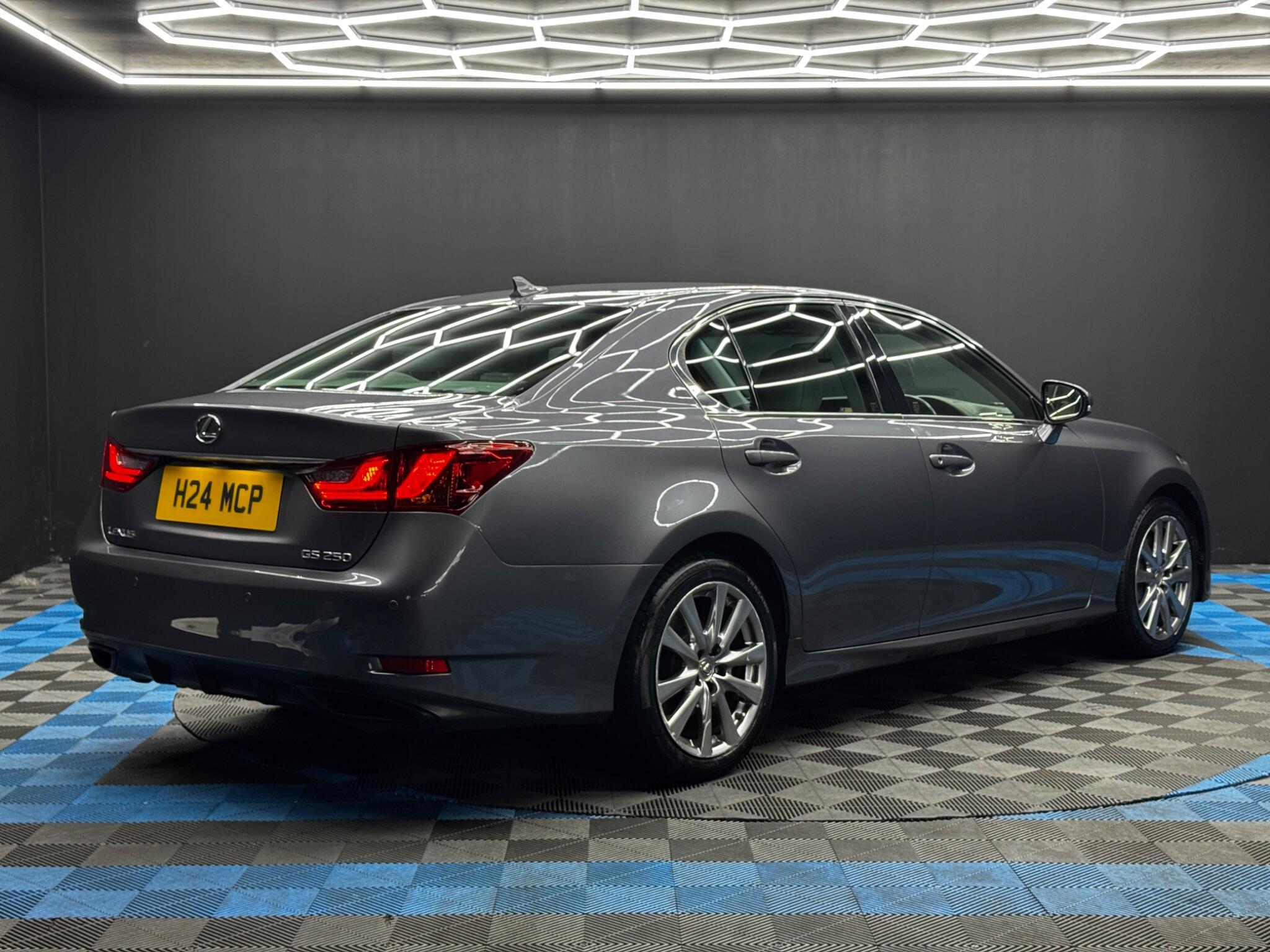 Lexus GS - Image 5