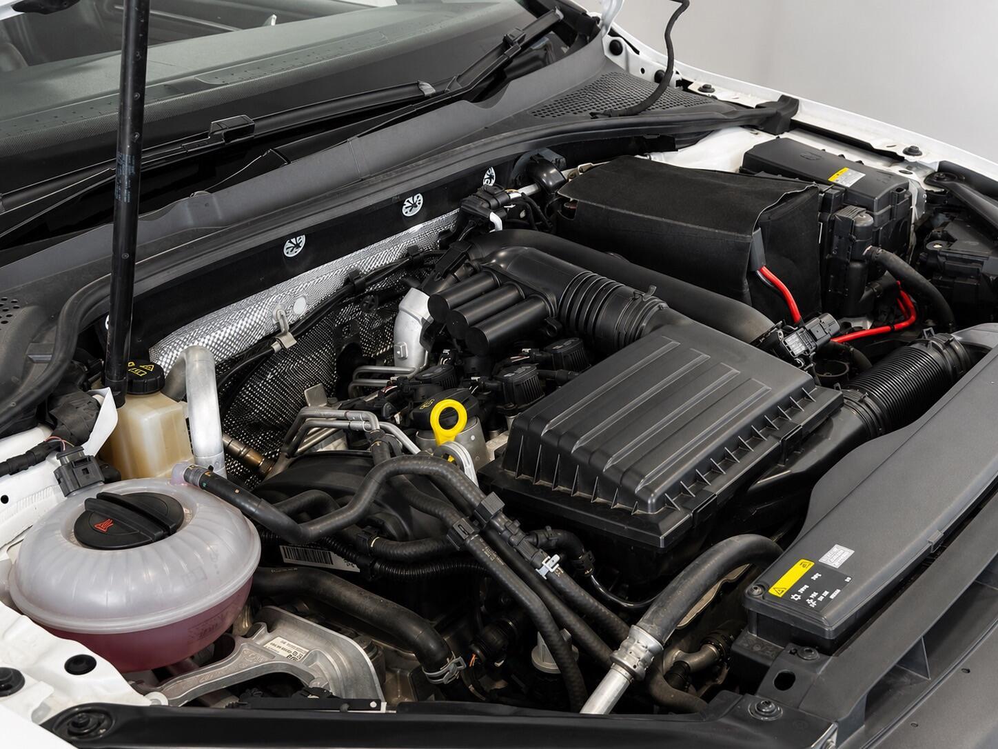 Volkswagen Golf - Image 42