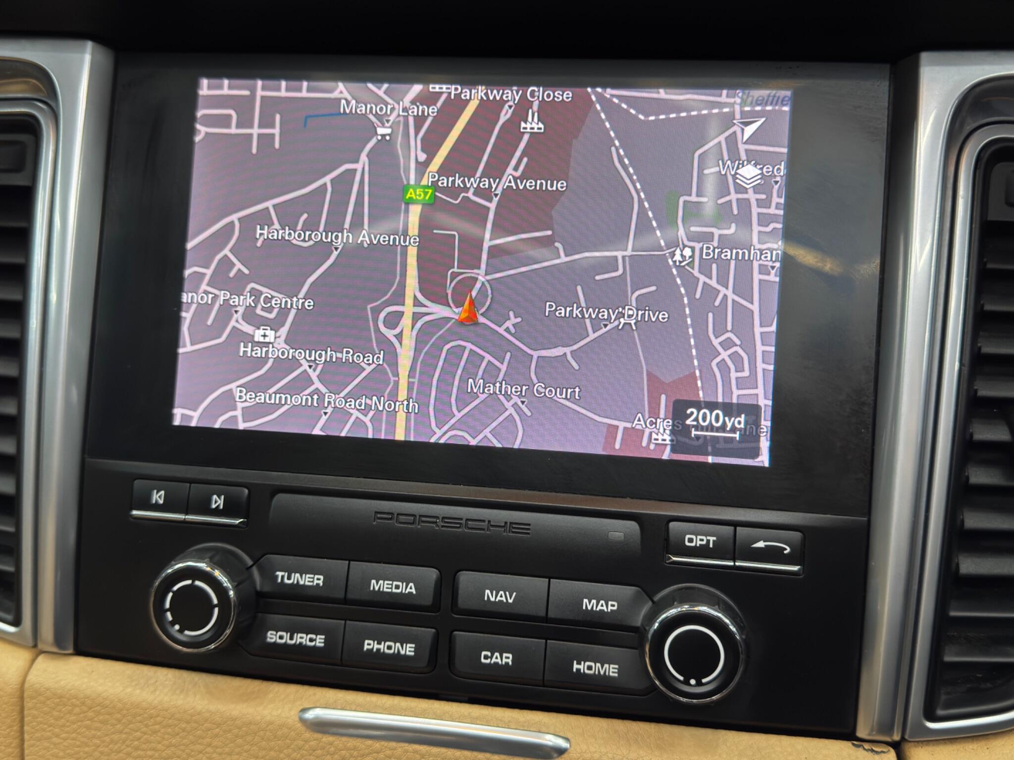 Porsche Macan - Image 29