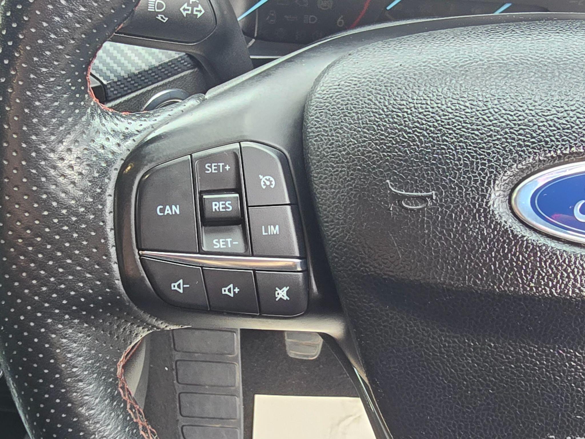 Ford Focus - Image 25