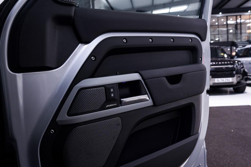 Land Rover Defender 110 - Image 37