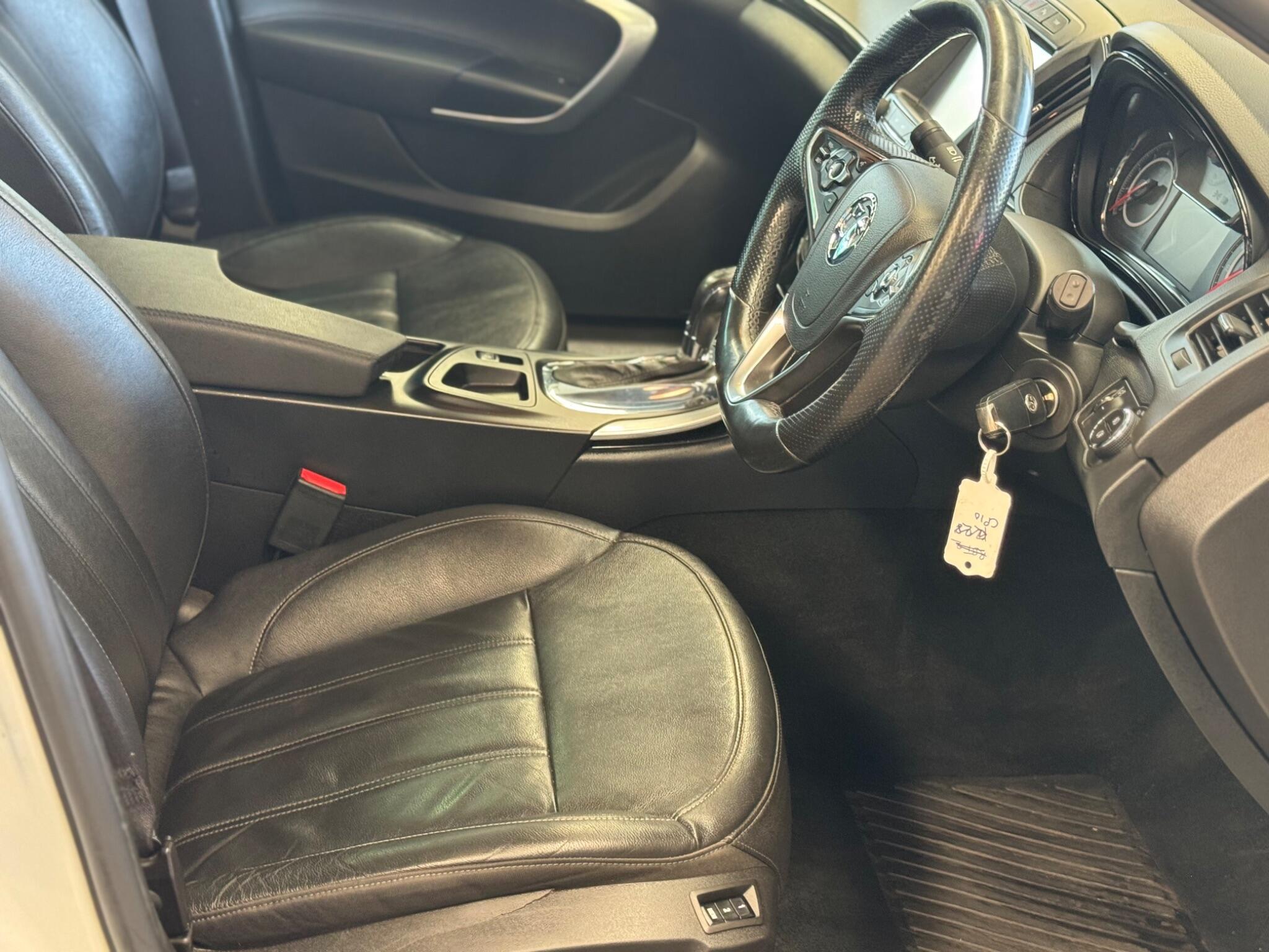 Vauxhall Insignia - Image 13