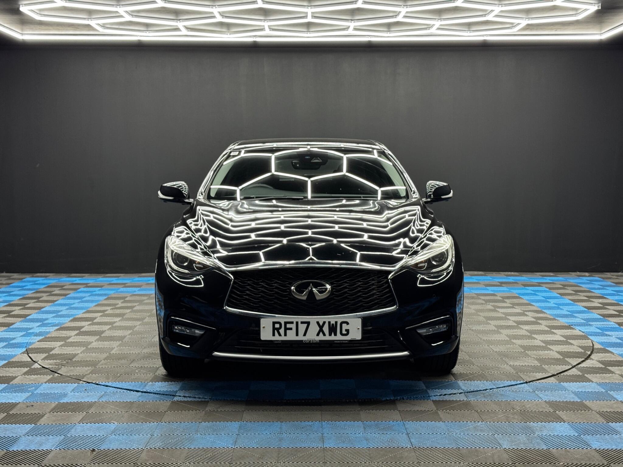 Infiniti Q30 - Image 2