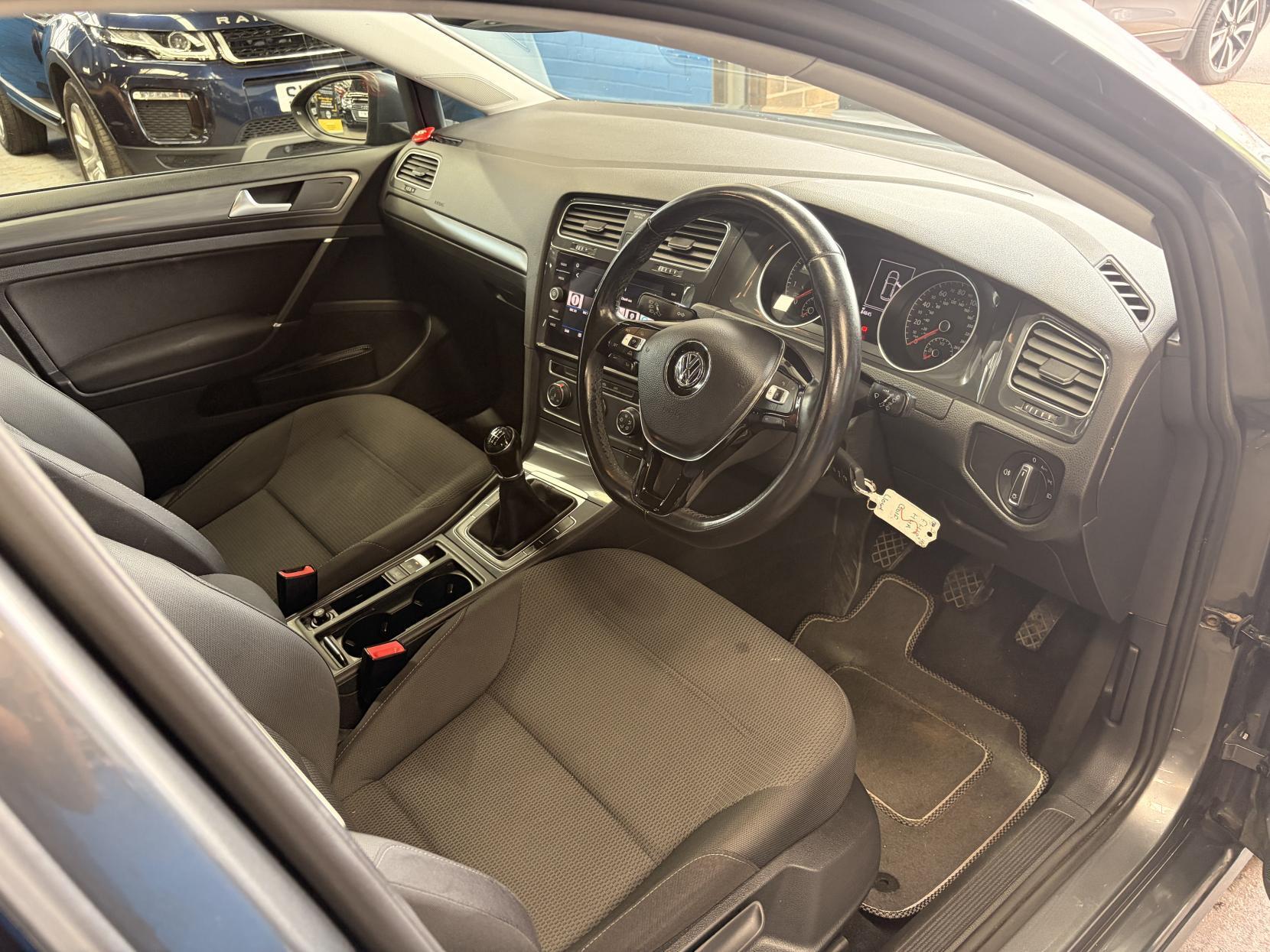 Volkswagen Golf - Image 18