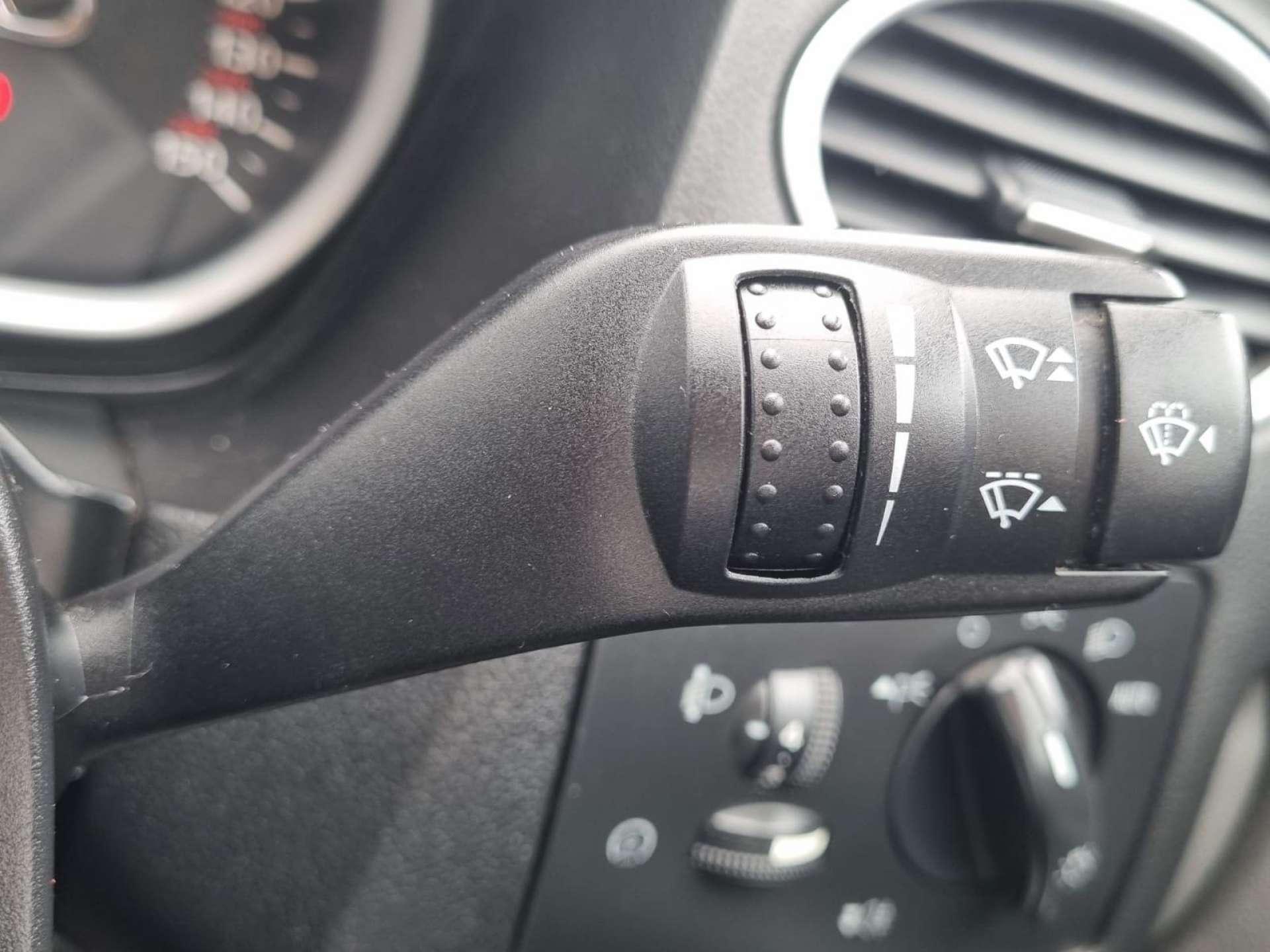 Ford Focus - Image 38