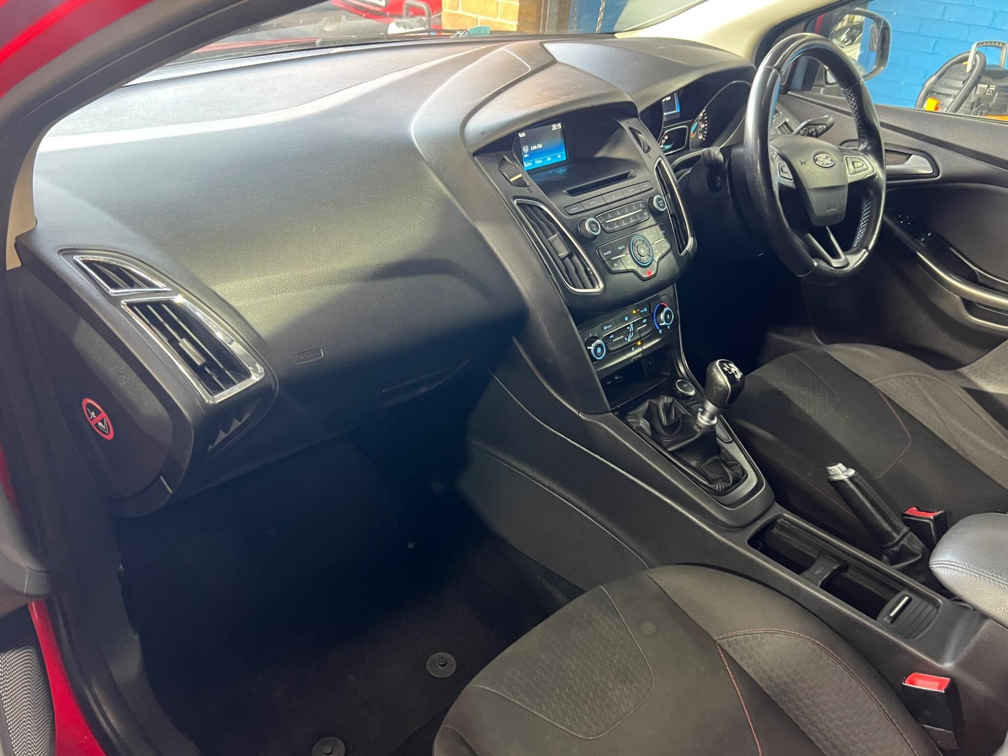 Ford Focus - Image 26