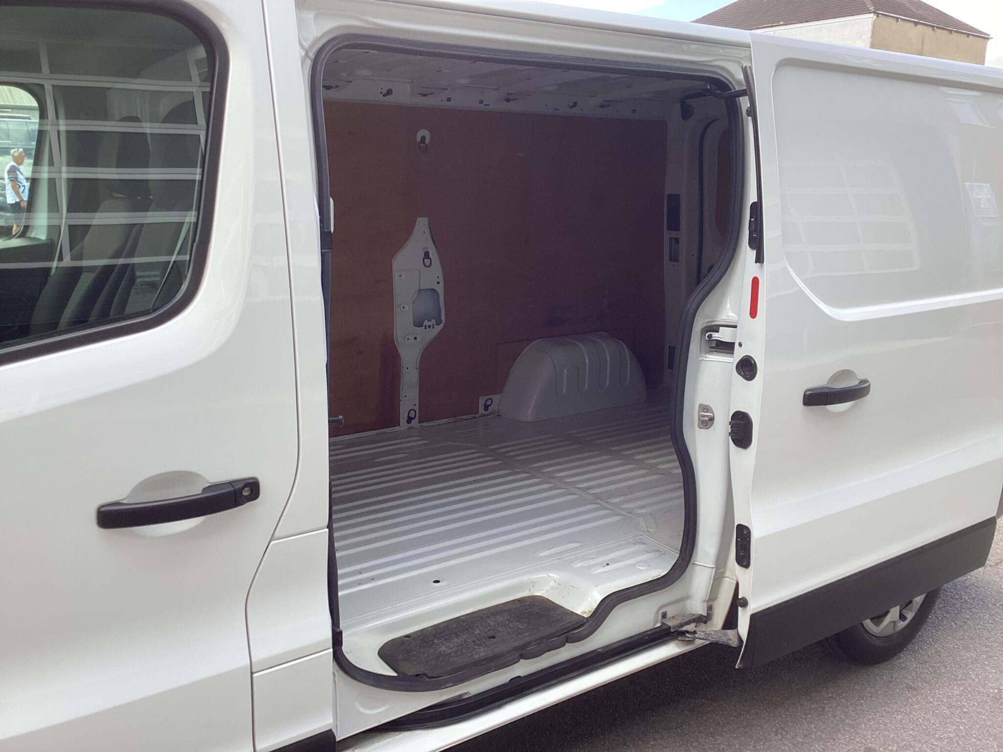 Renault Trafic - Image 15