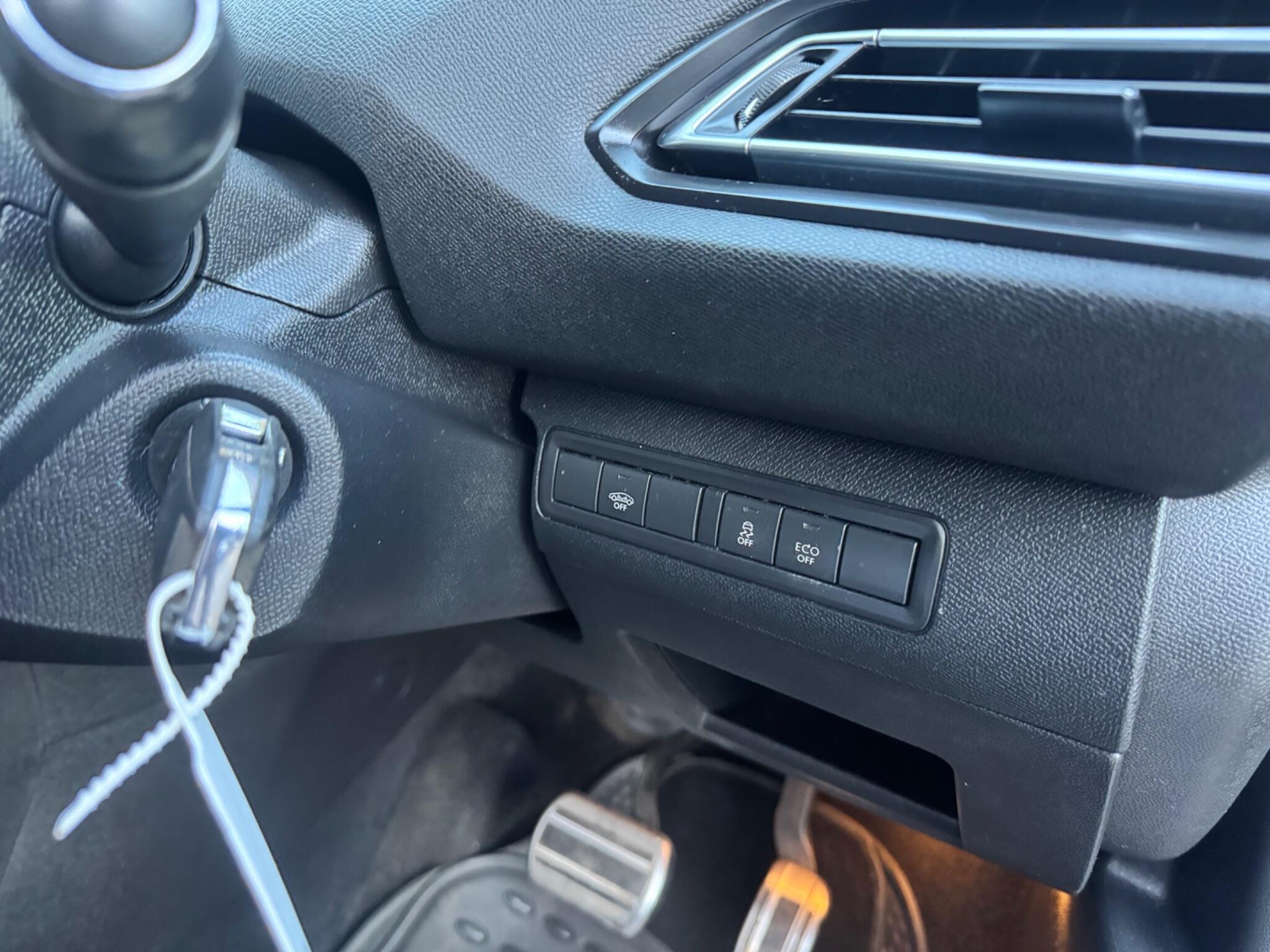 Peugeot 308 - Image 34