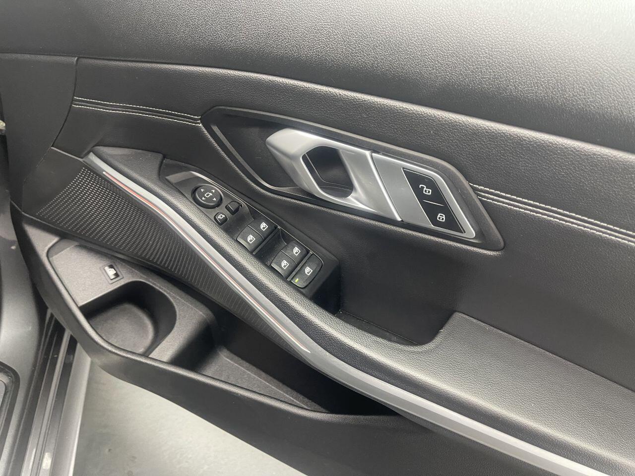 BMW 3 Series - Image 17