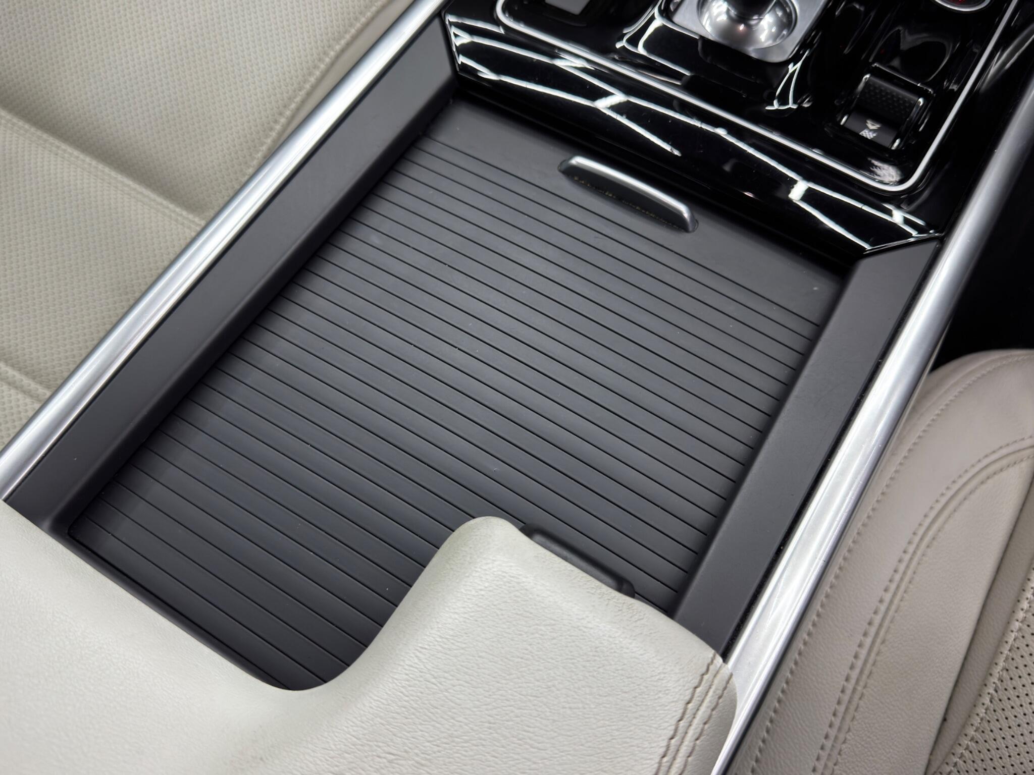 Jaguar XE - Image 22