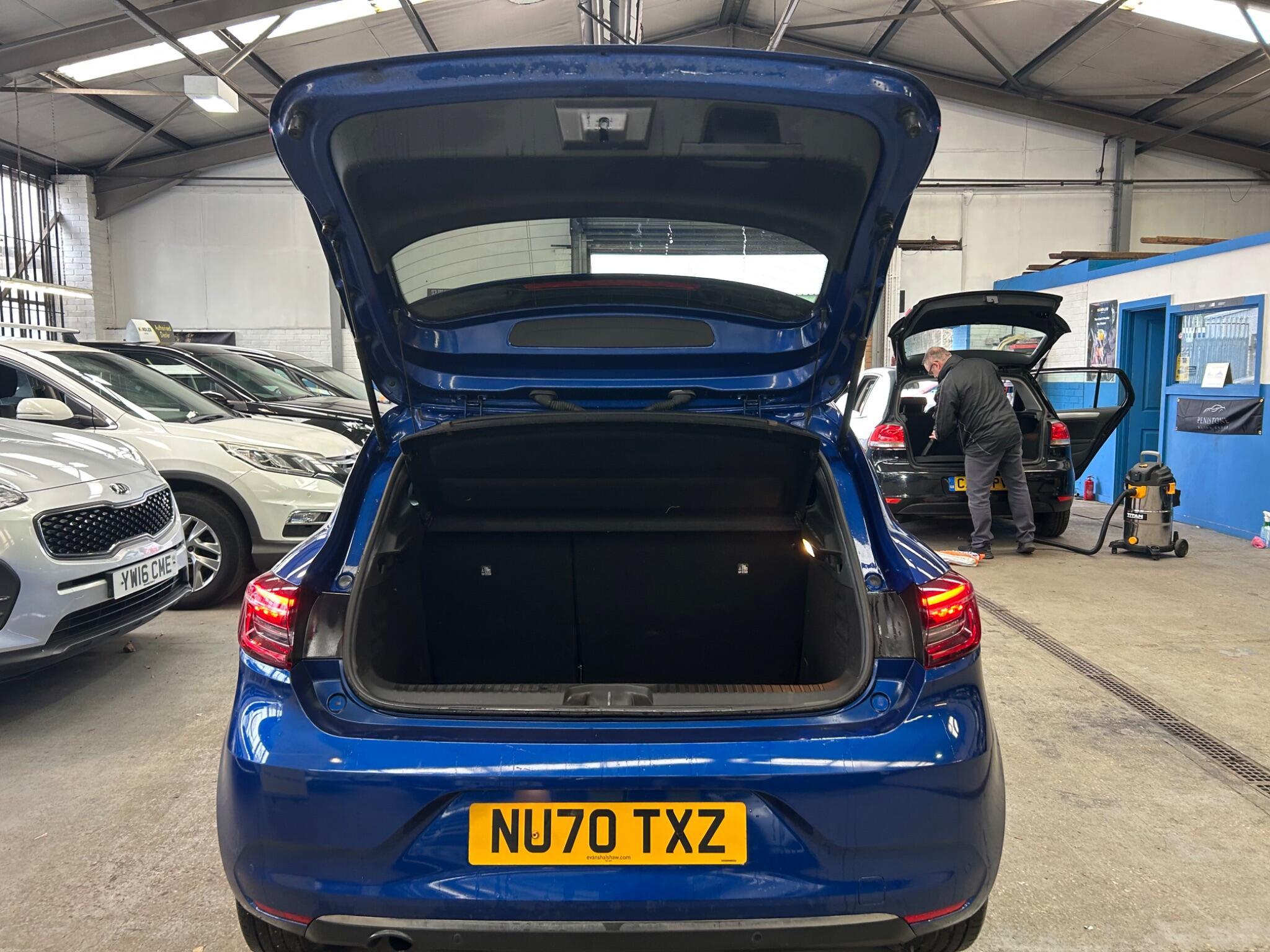 Renault Clio - Image 25