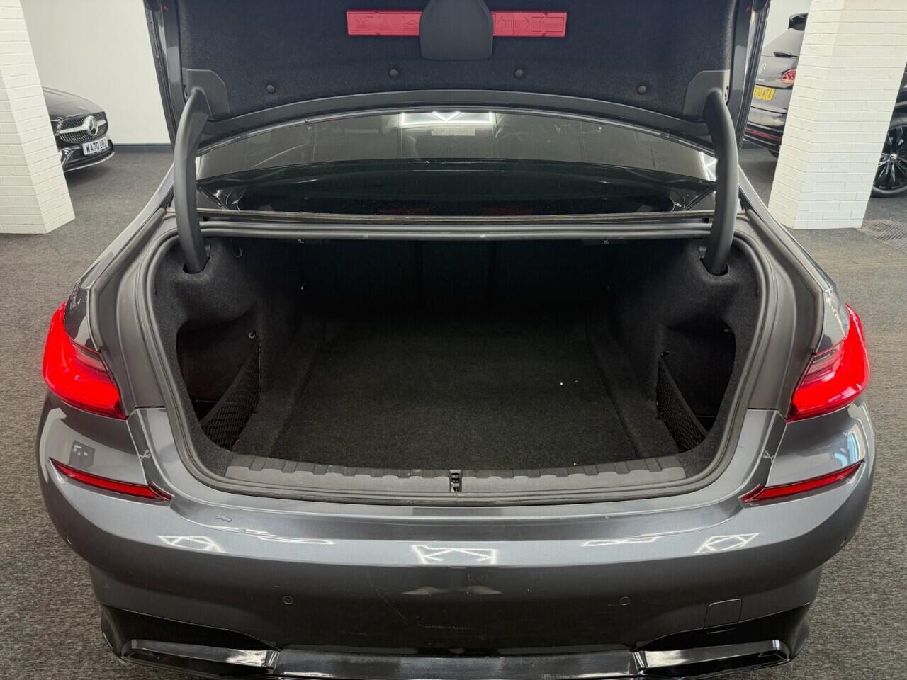 BMW 3 Series - Image 21