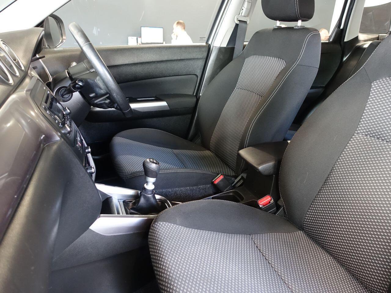 Suzuki Vitara - Image 12