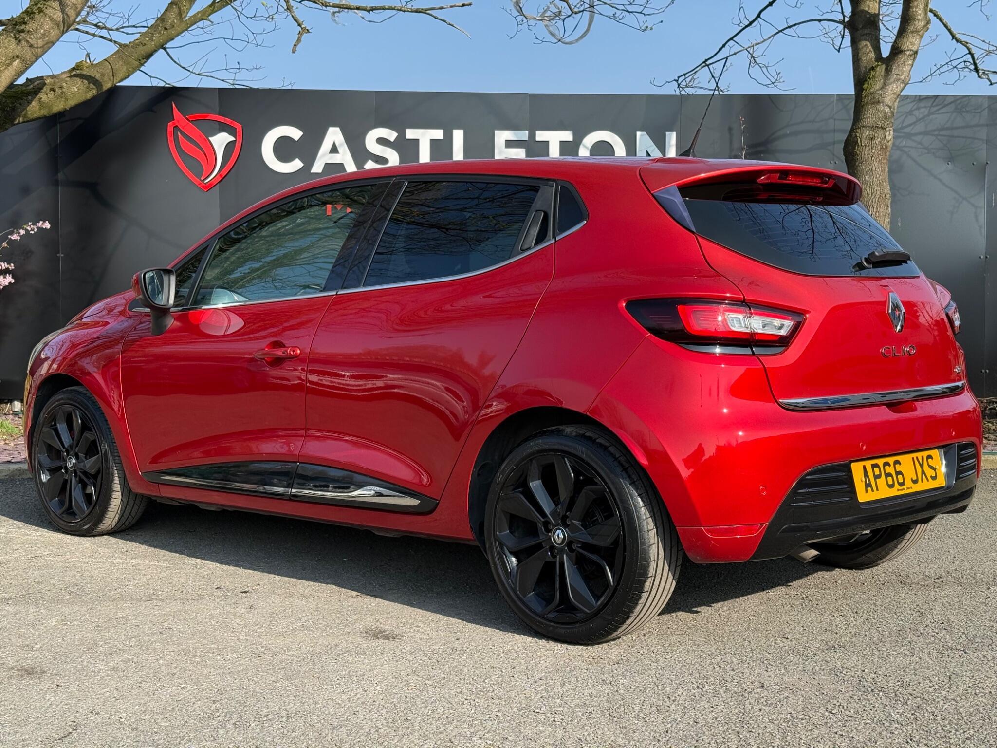 Renault Clio - Image 14