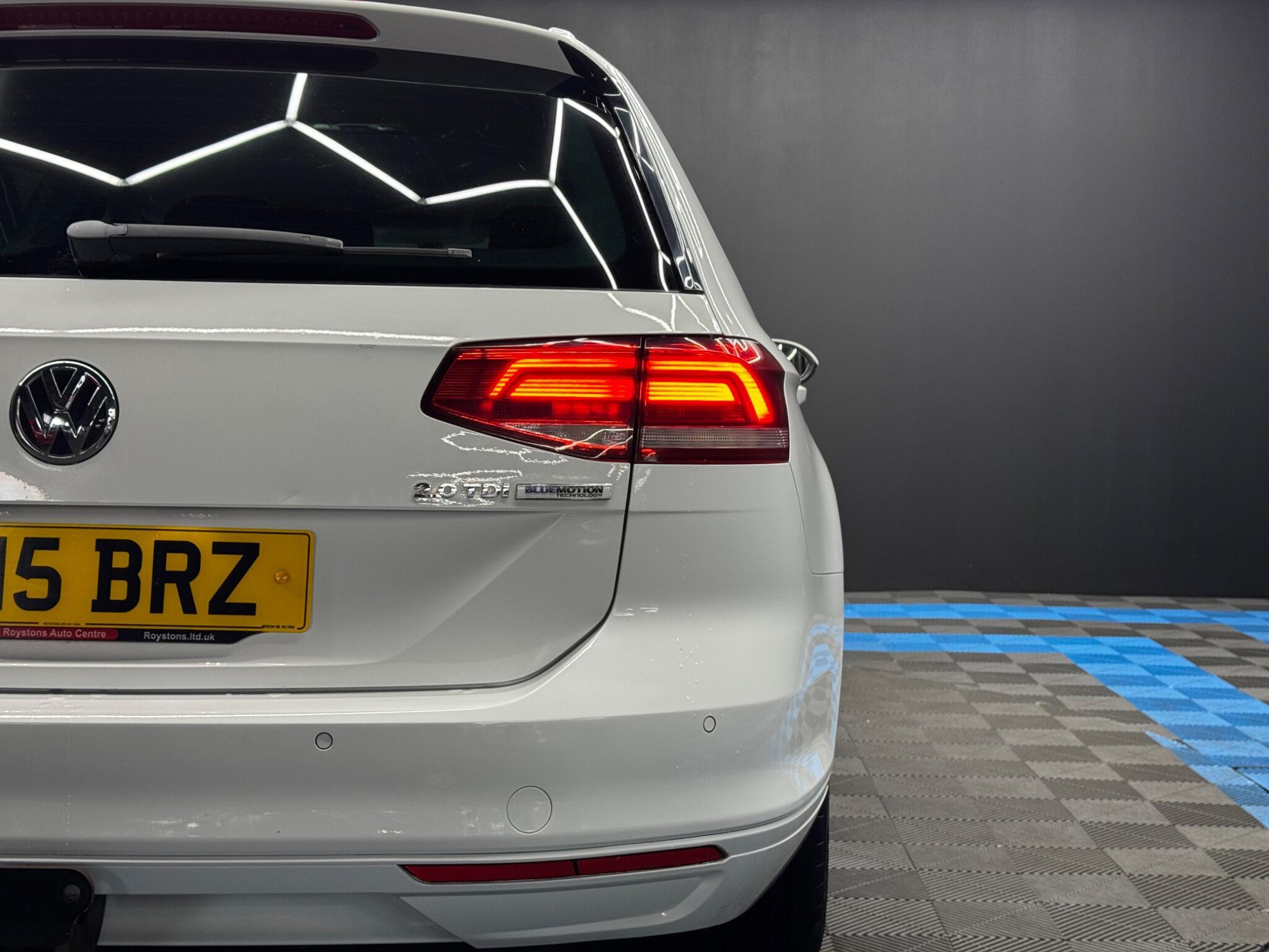 Volkswagen Passat - Image 42