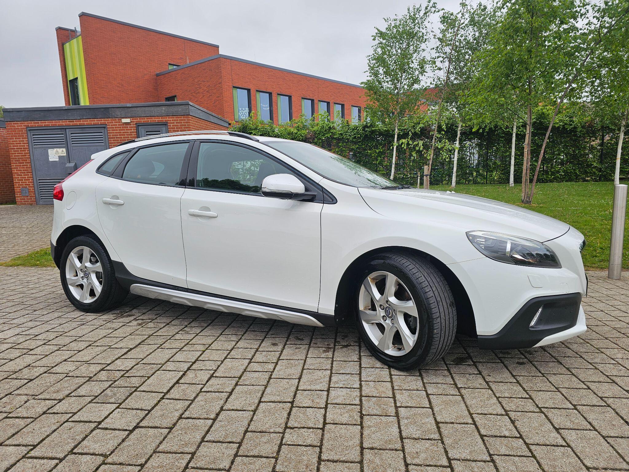 Volvo V40 CROSS COUNTRY - Image 8