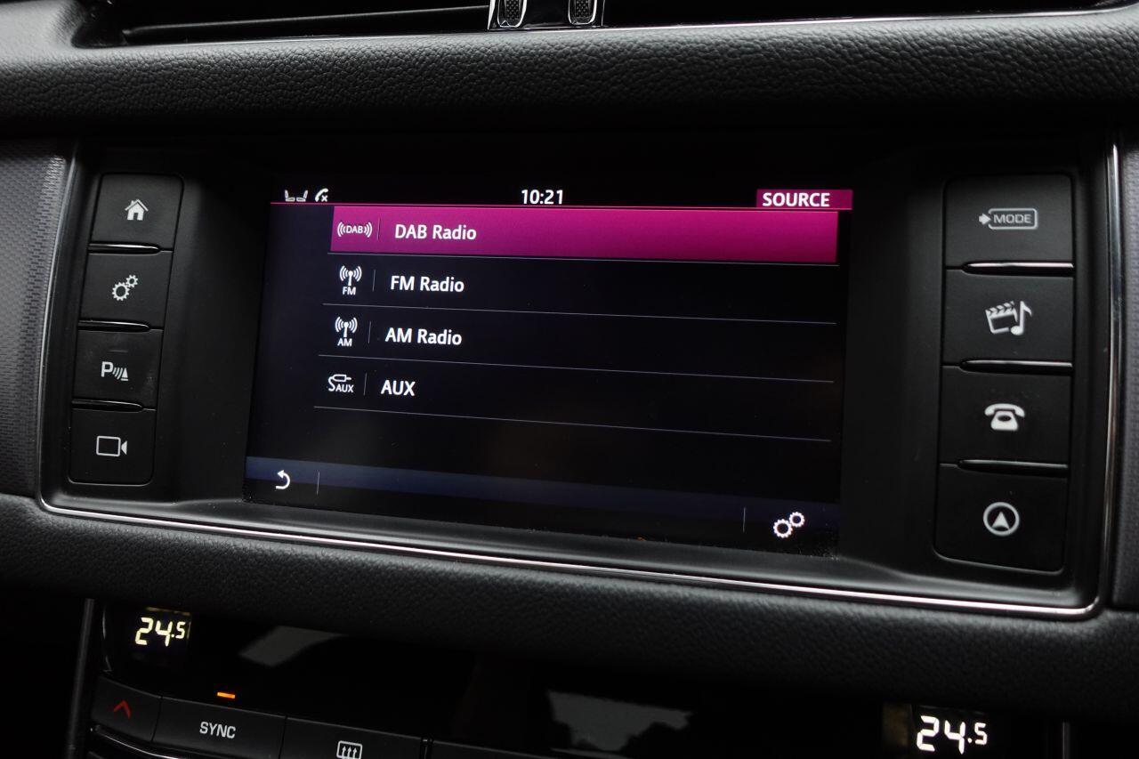 Jaguar XF - Image 27