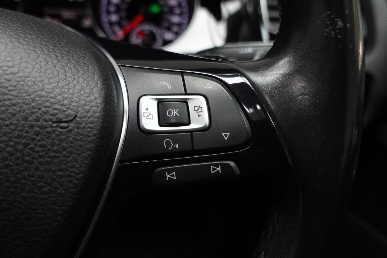 Volkswagen Golf - Image 35