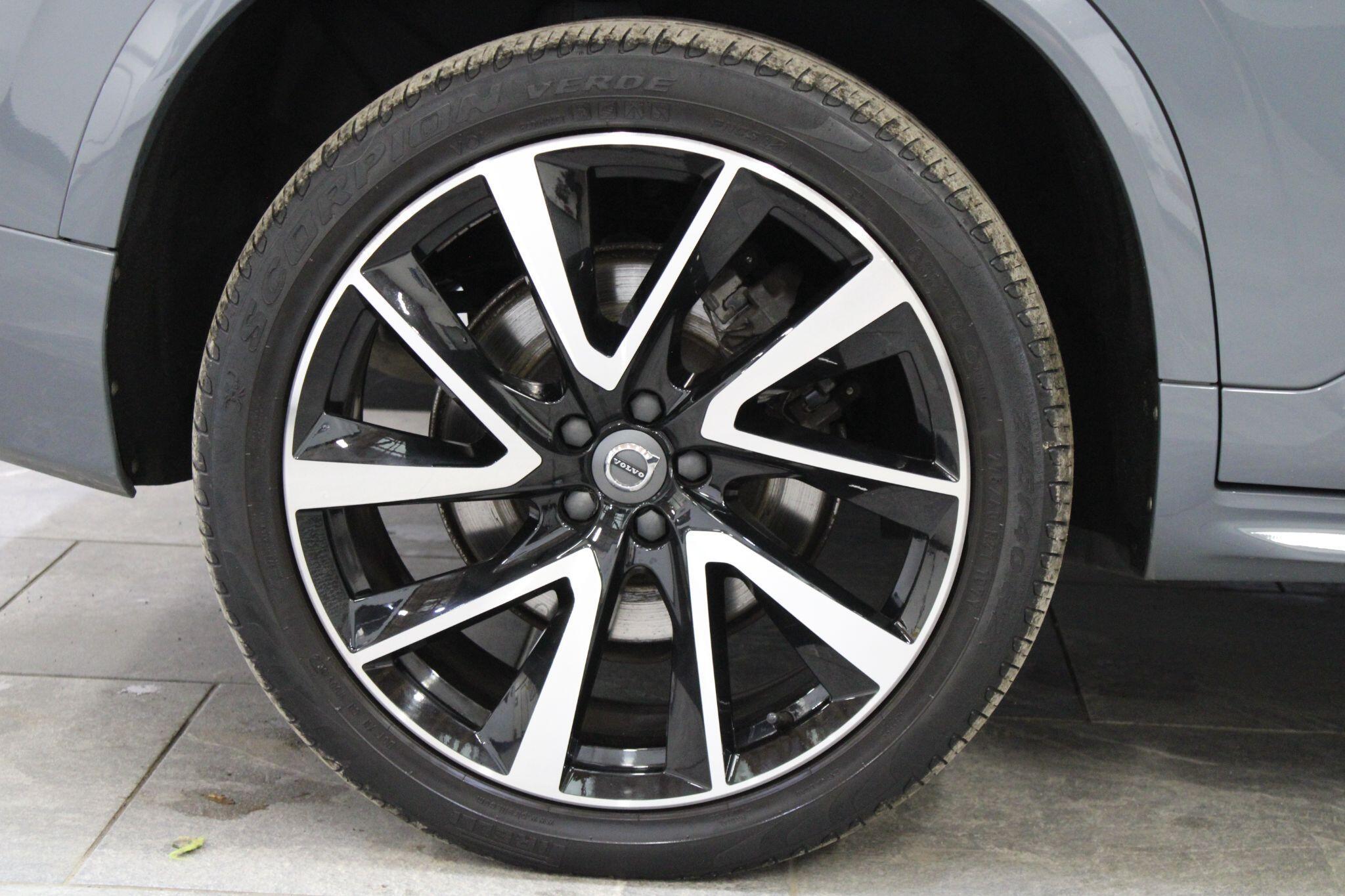 Volvo XC90 - Image 10