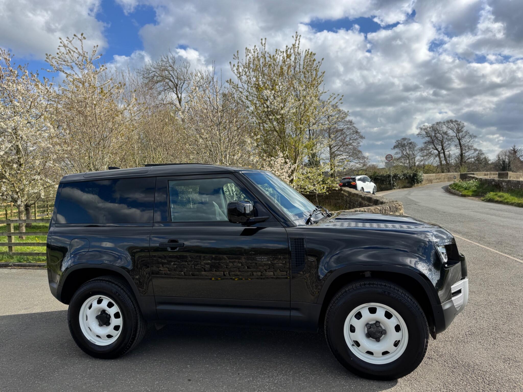 Land Rover Defender 90 - Image 14