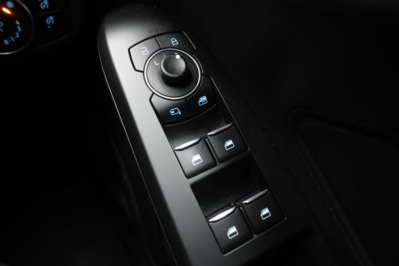 Ford Focus - Image 47