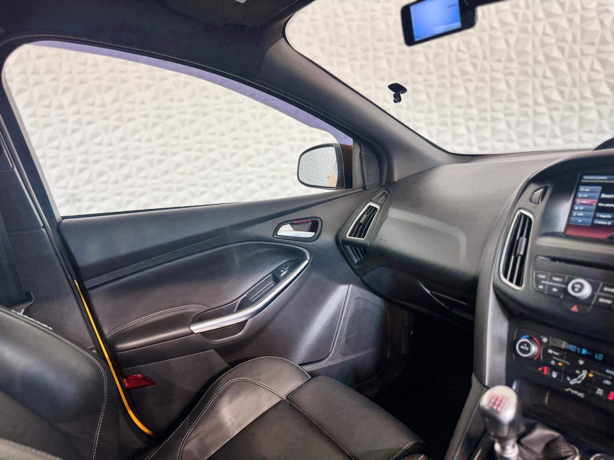 Ford Focus - Image 33