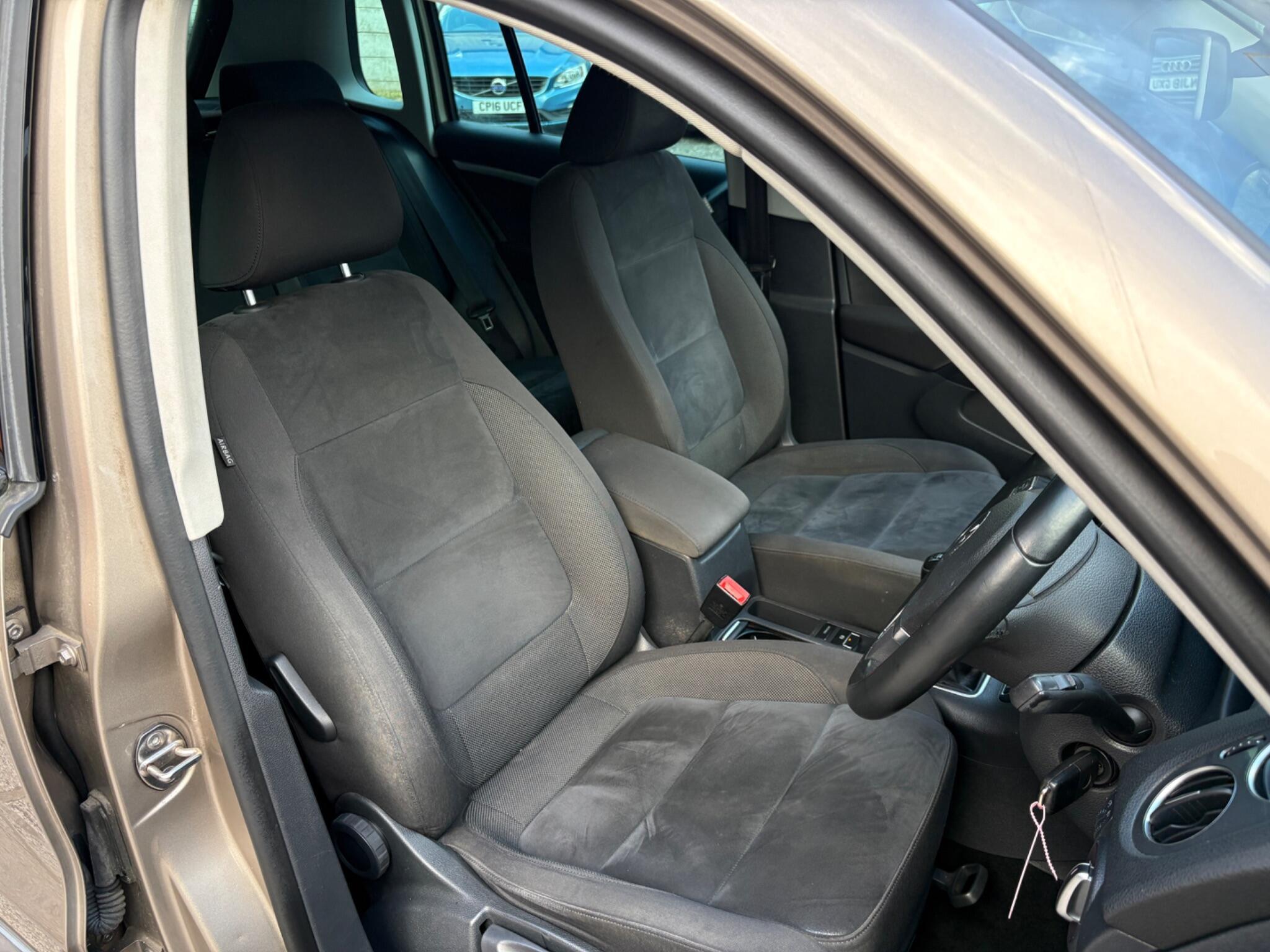Volkswagen Tiguan - Image 13
