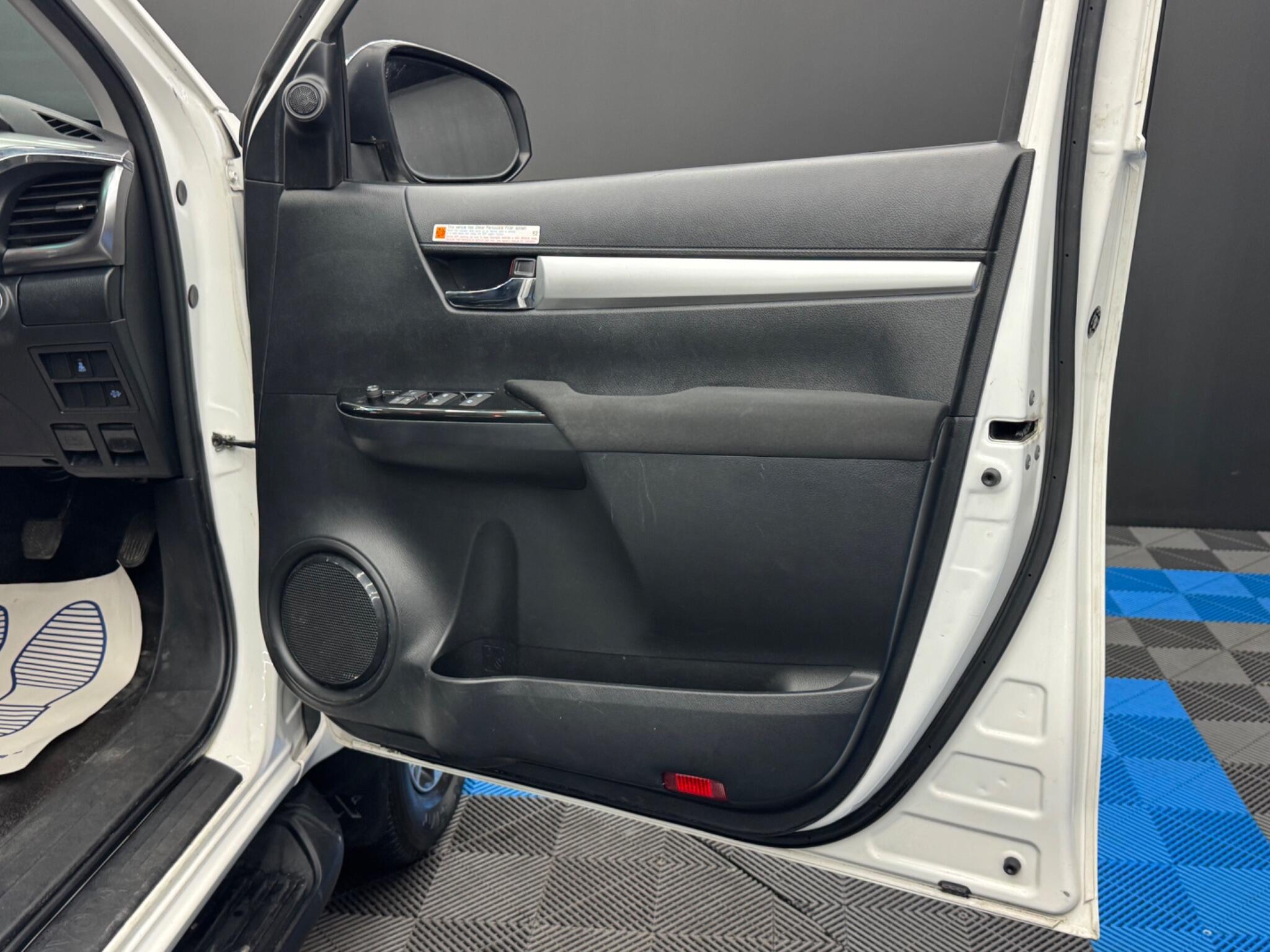 Toyota Hilux - Image 33