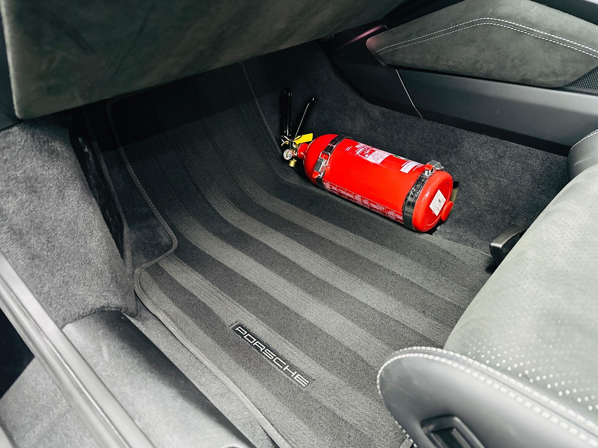 Porsche 911 - Image 23