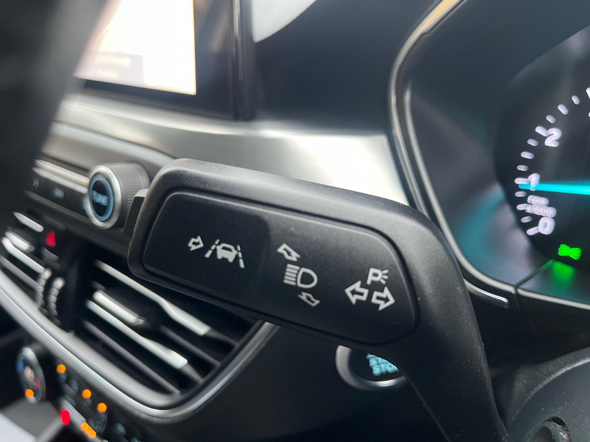 Ford Focus - Image 50