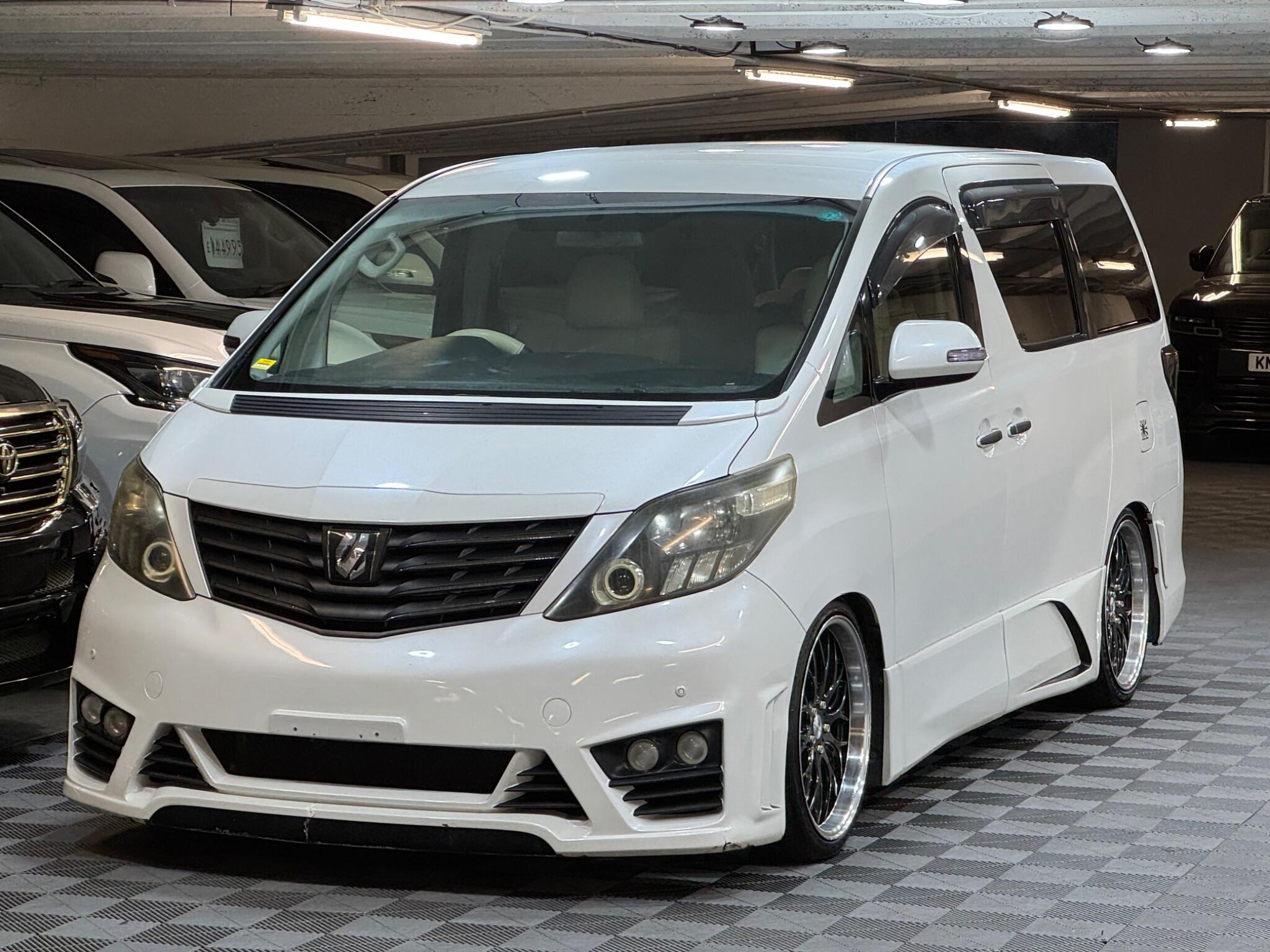 Toyota Alphard - Image 6