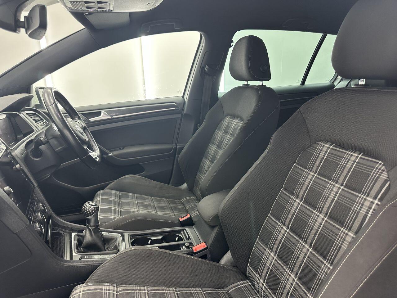 Volkswagen Golf - Image 15