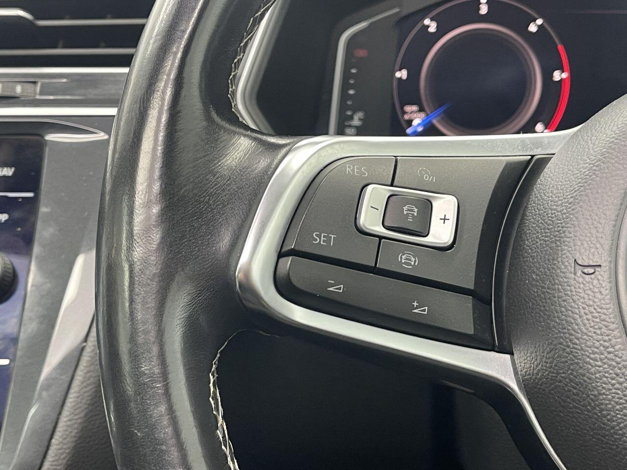 Volkswagen Tiguan - Image 22